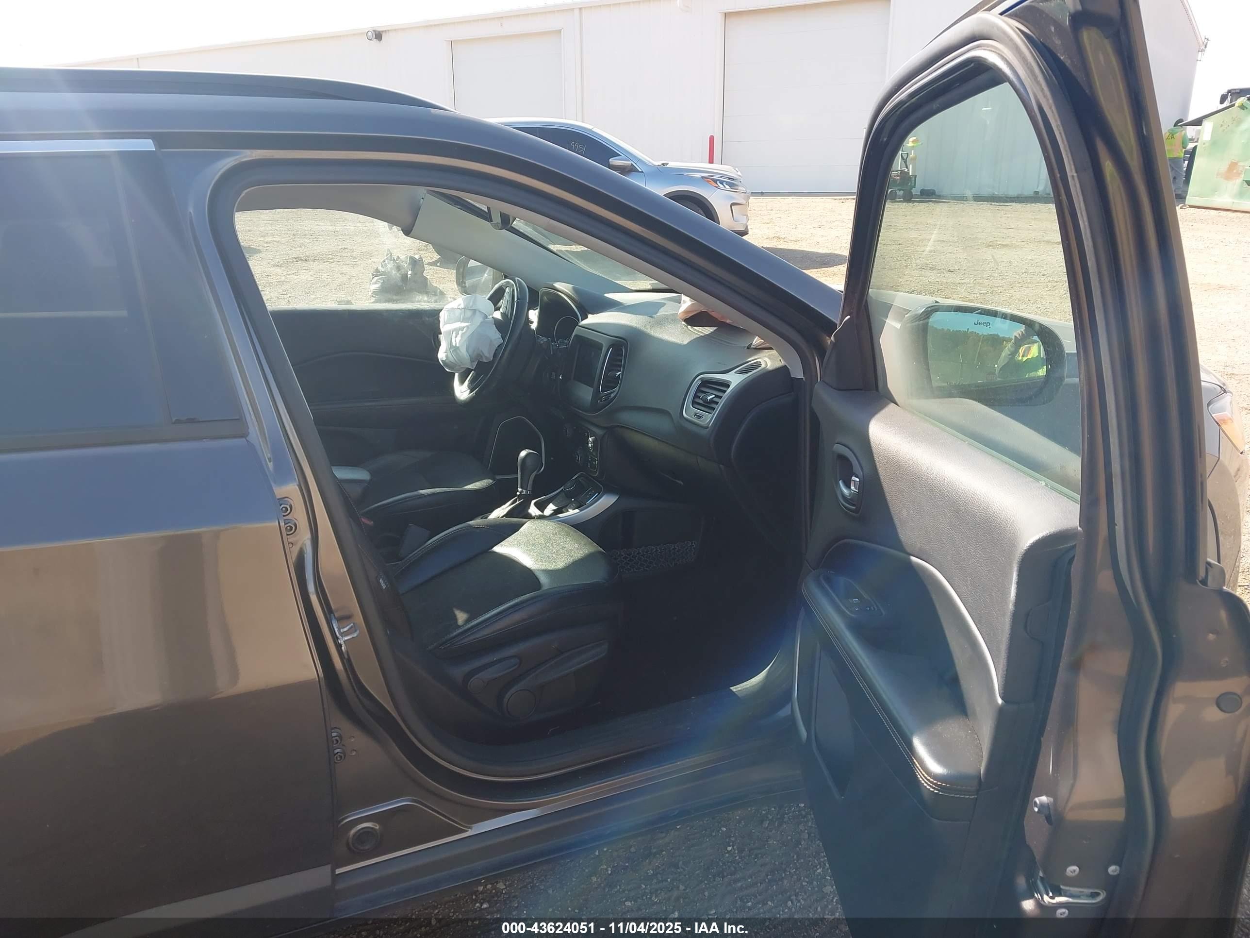 JEEP COMPASS image 5