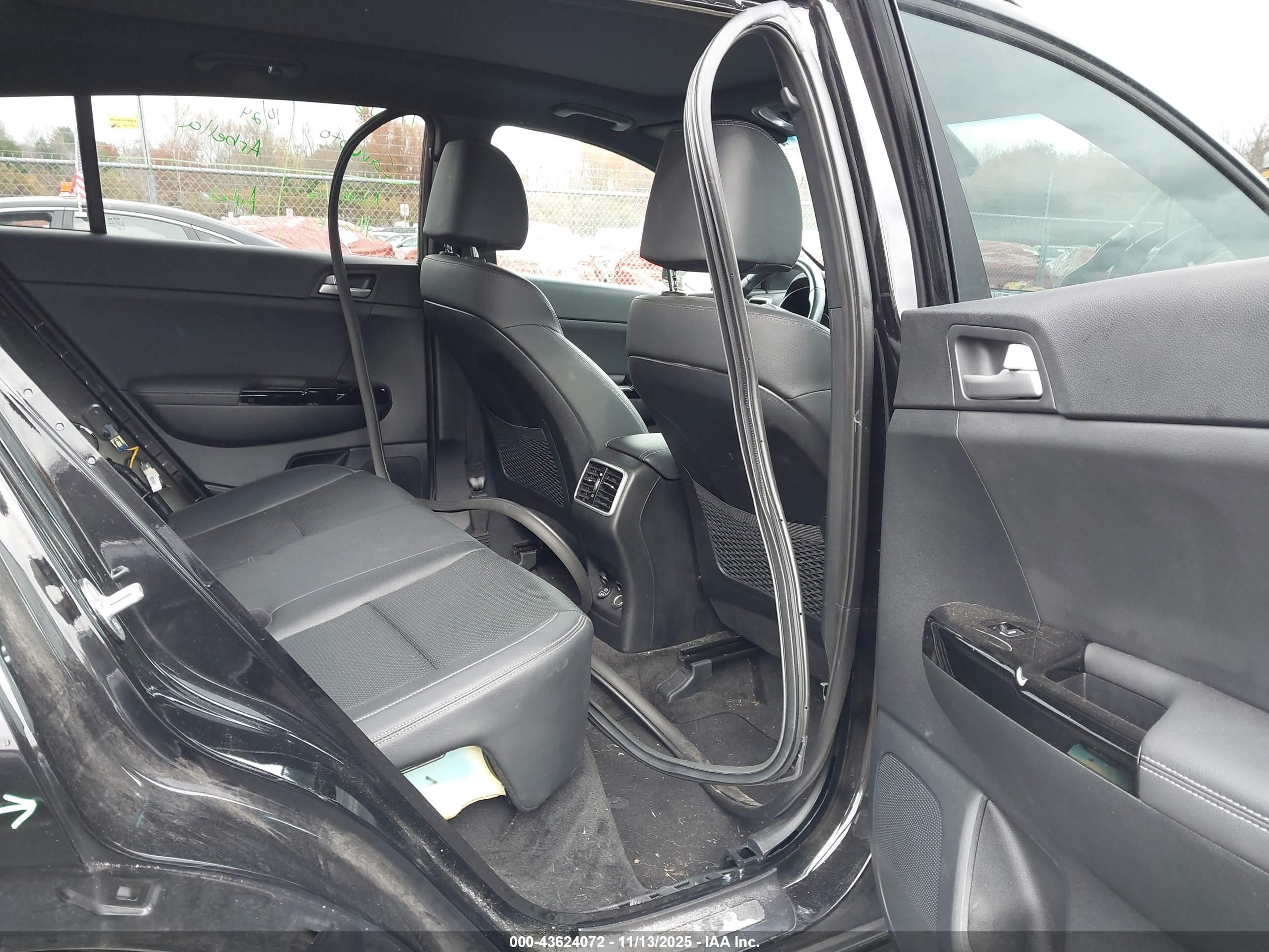 KIA SPORTAGE image 8