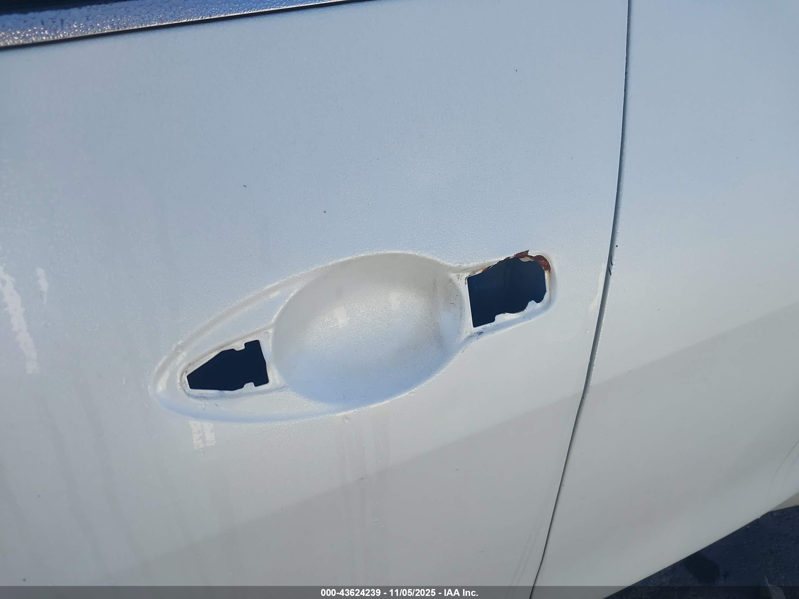 NISSAN MAXIMA image 6