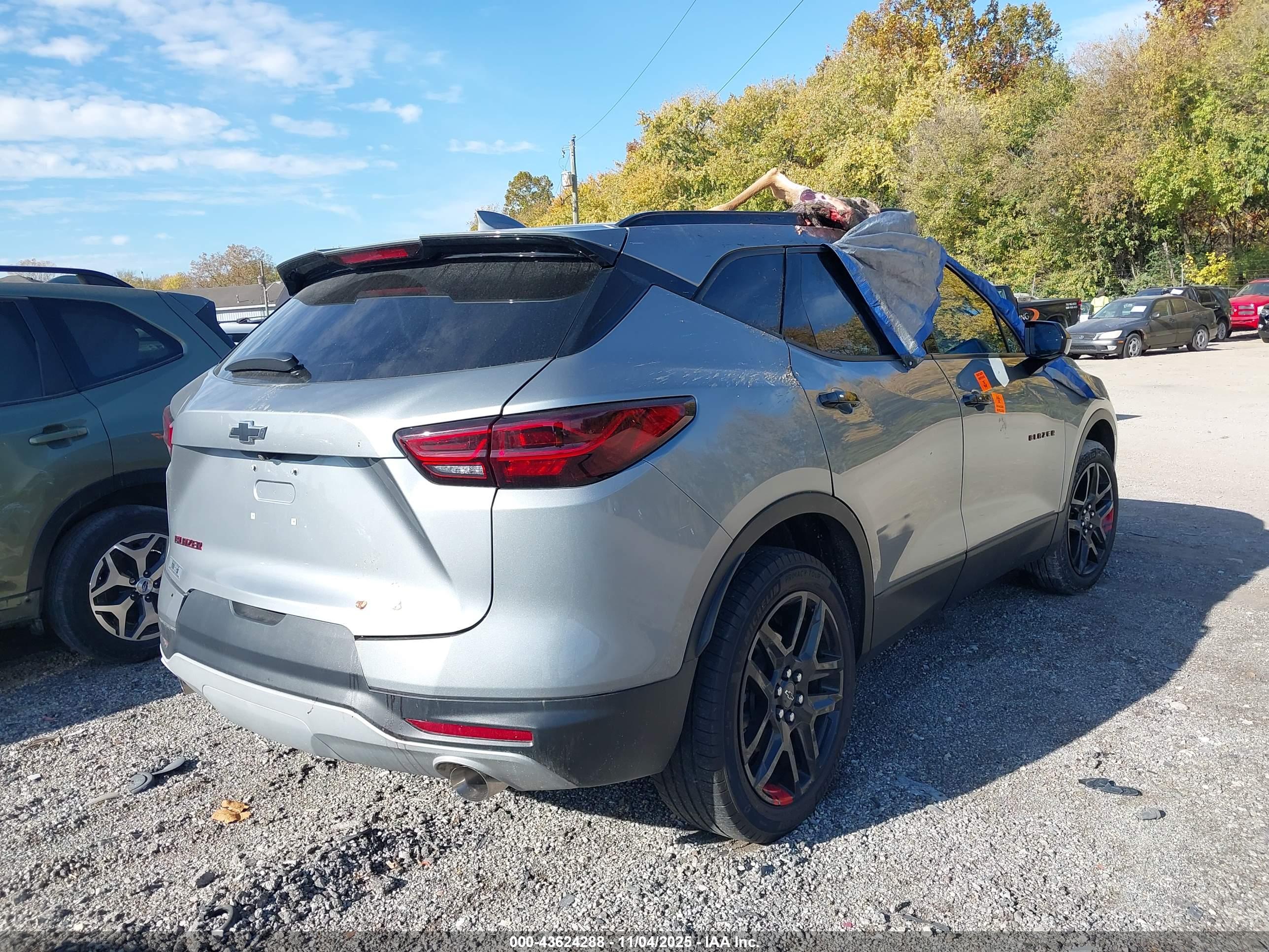 CHEVROLET BLAZER image 4