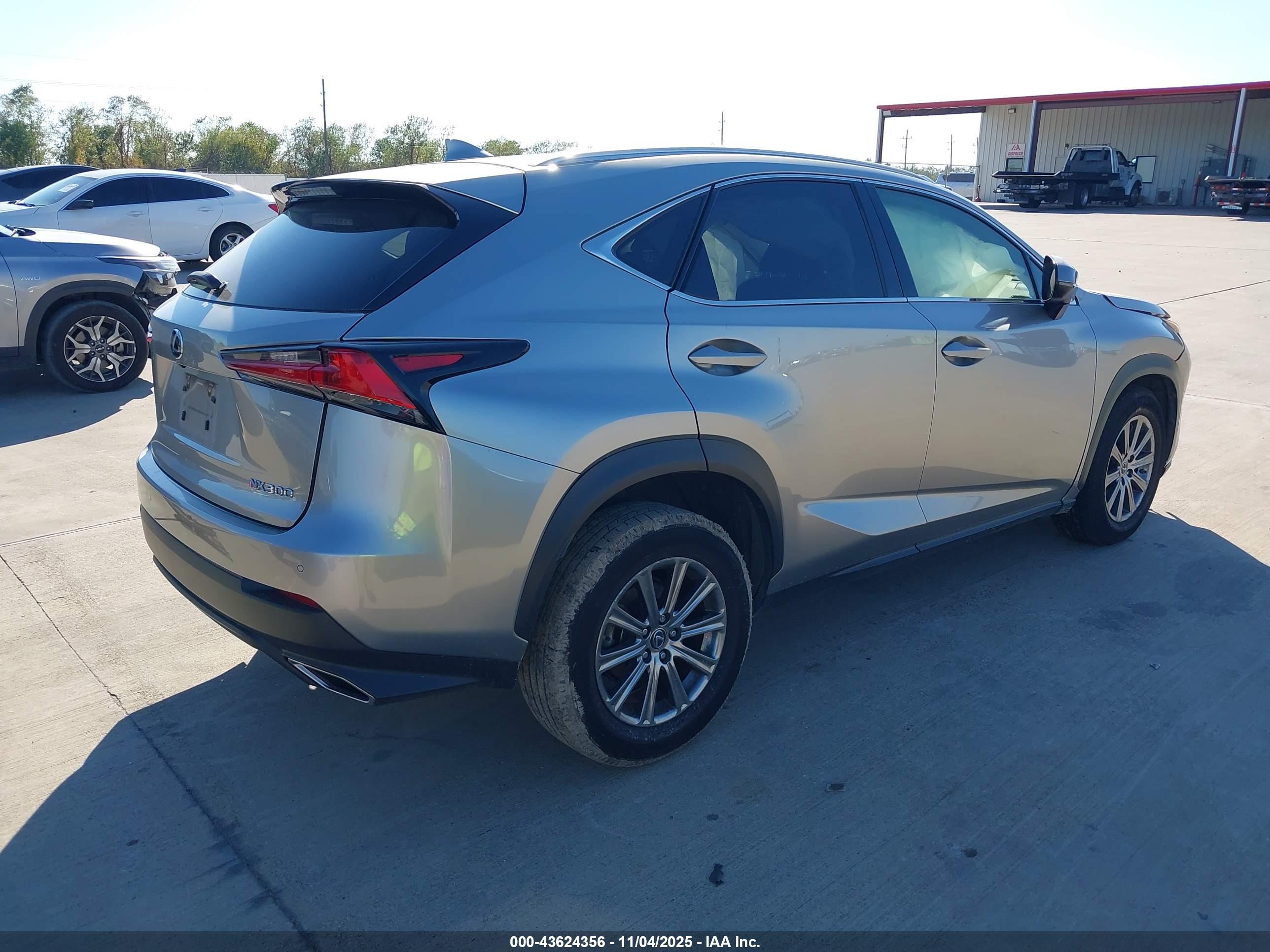 LEXUS NX image 4