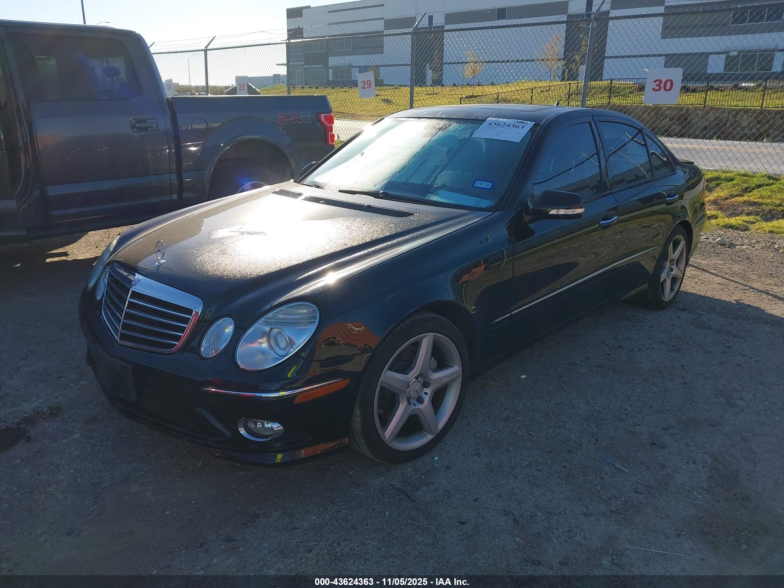 MERCEDES-BENZ E image 2