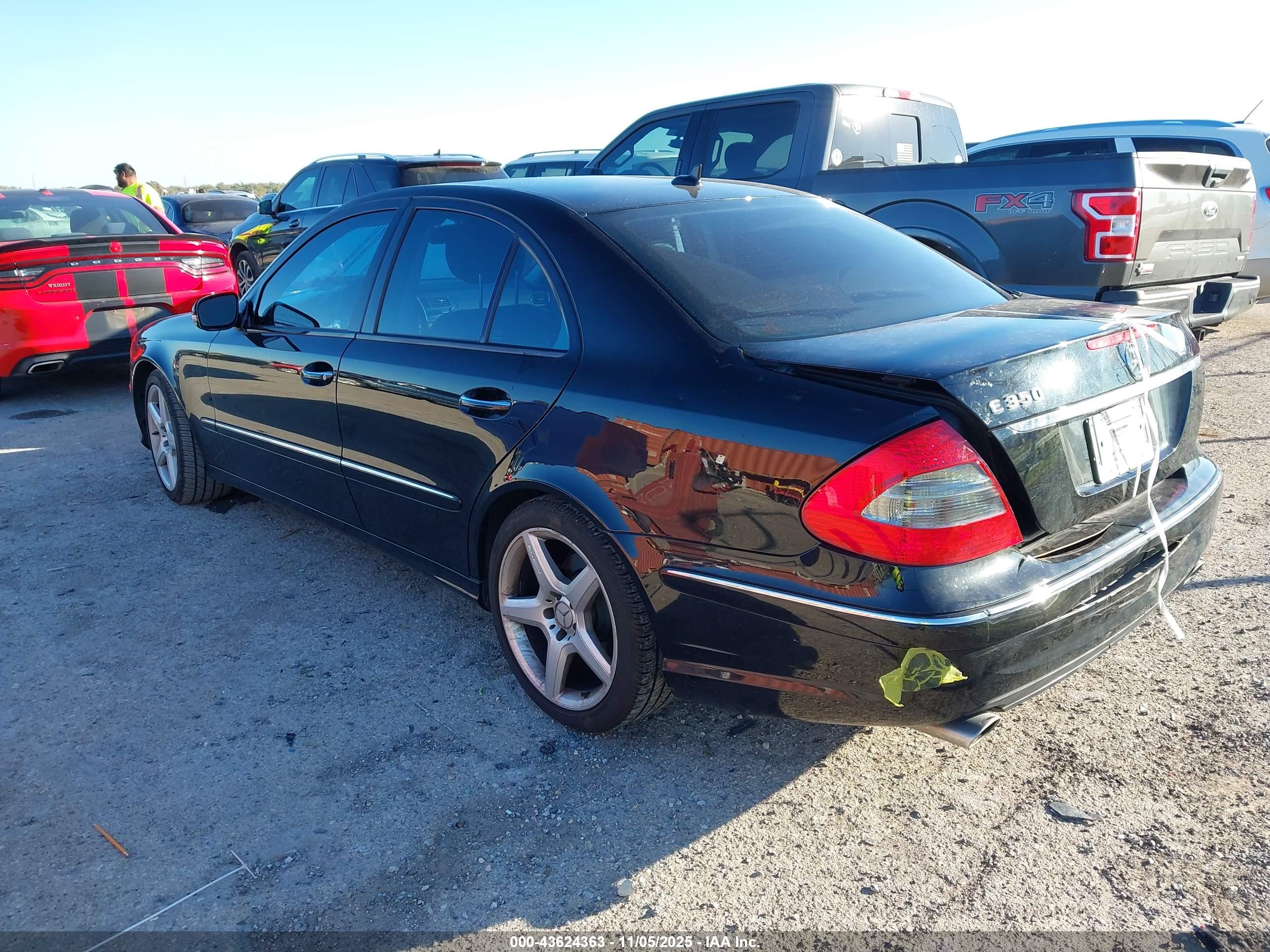 MERCEDES-BENZ E image 3