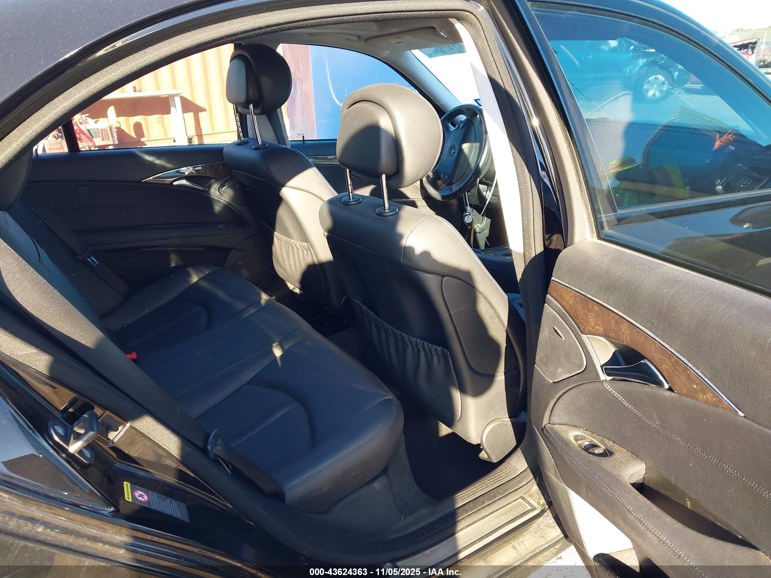 MERCEDES-BENZ E image 8