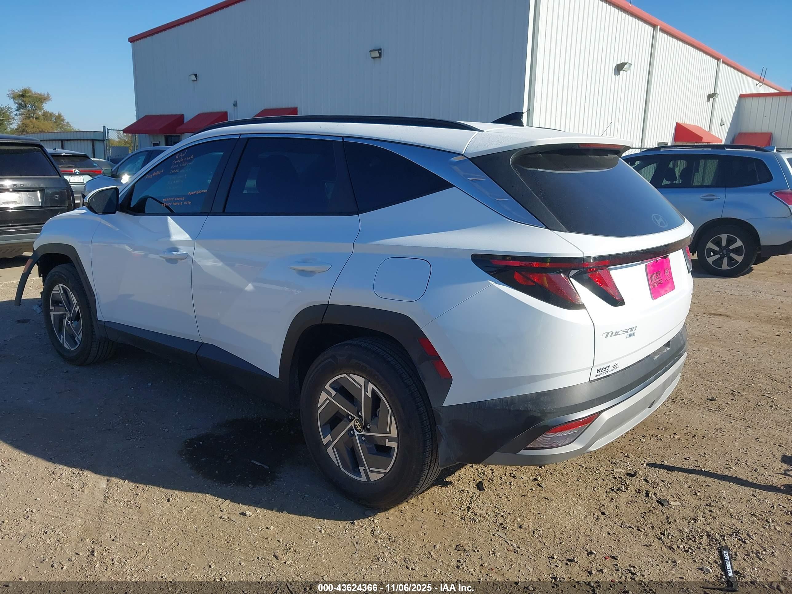 HYUNDAI TUCSON image 3