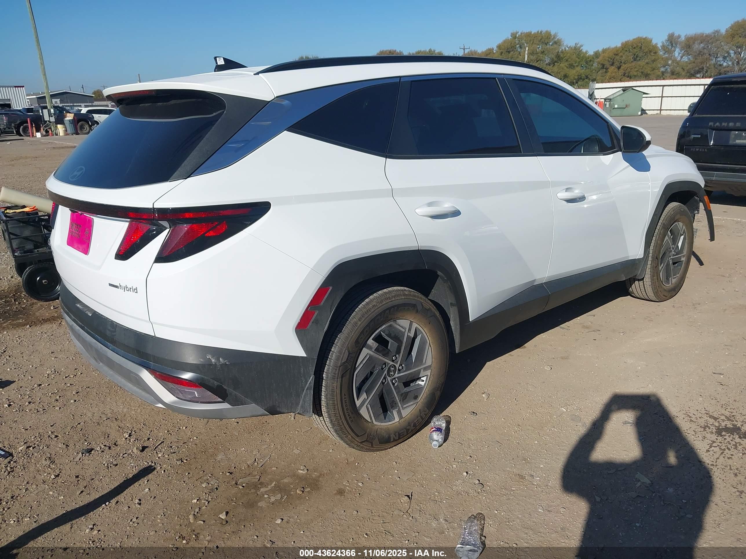 HYUNDAI TUCSON image 4