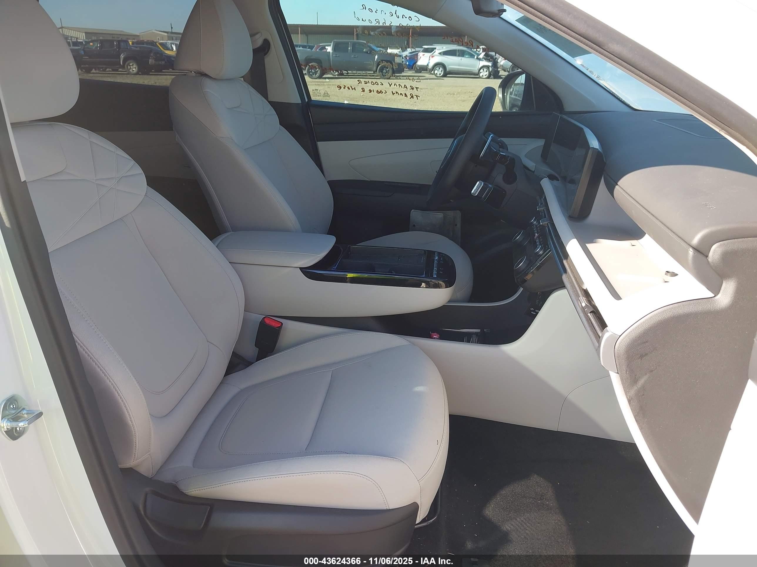 HYUNDAI TUCSON image 5