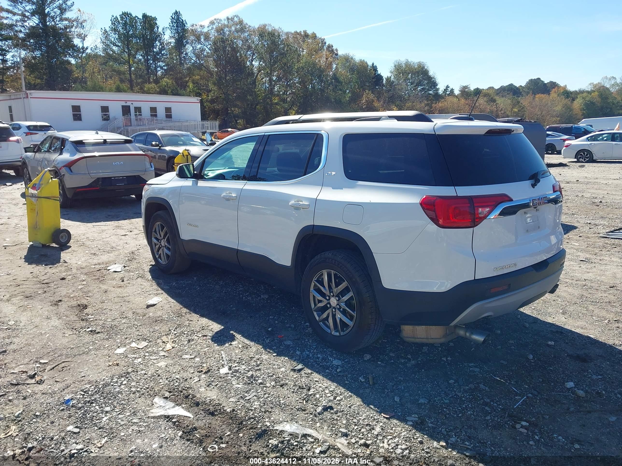 GMC ACADIA image 3