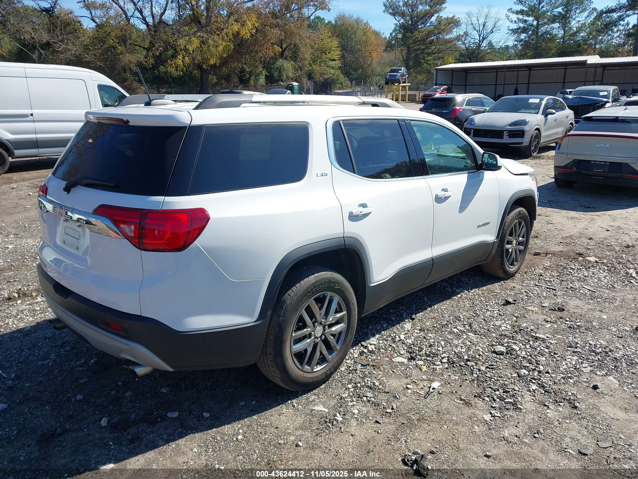 GMC ACADIA image 4