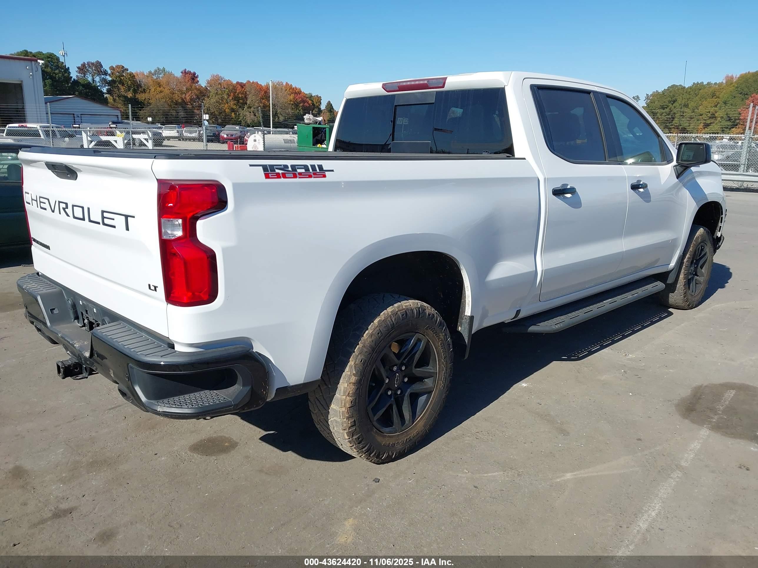 CHEVROLET SILVERADO image 4