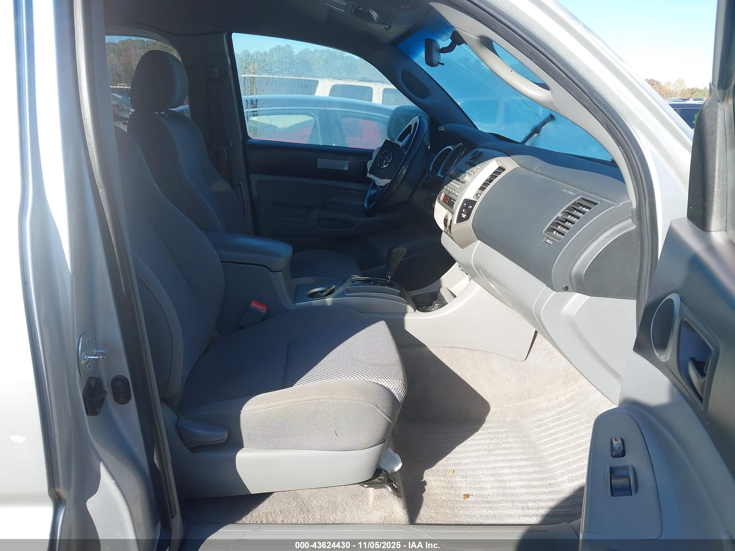 TOYOTA TACOMA image 5