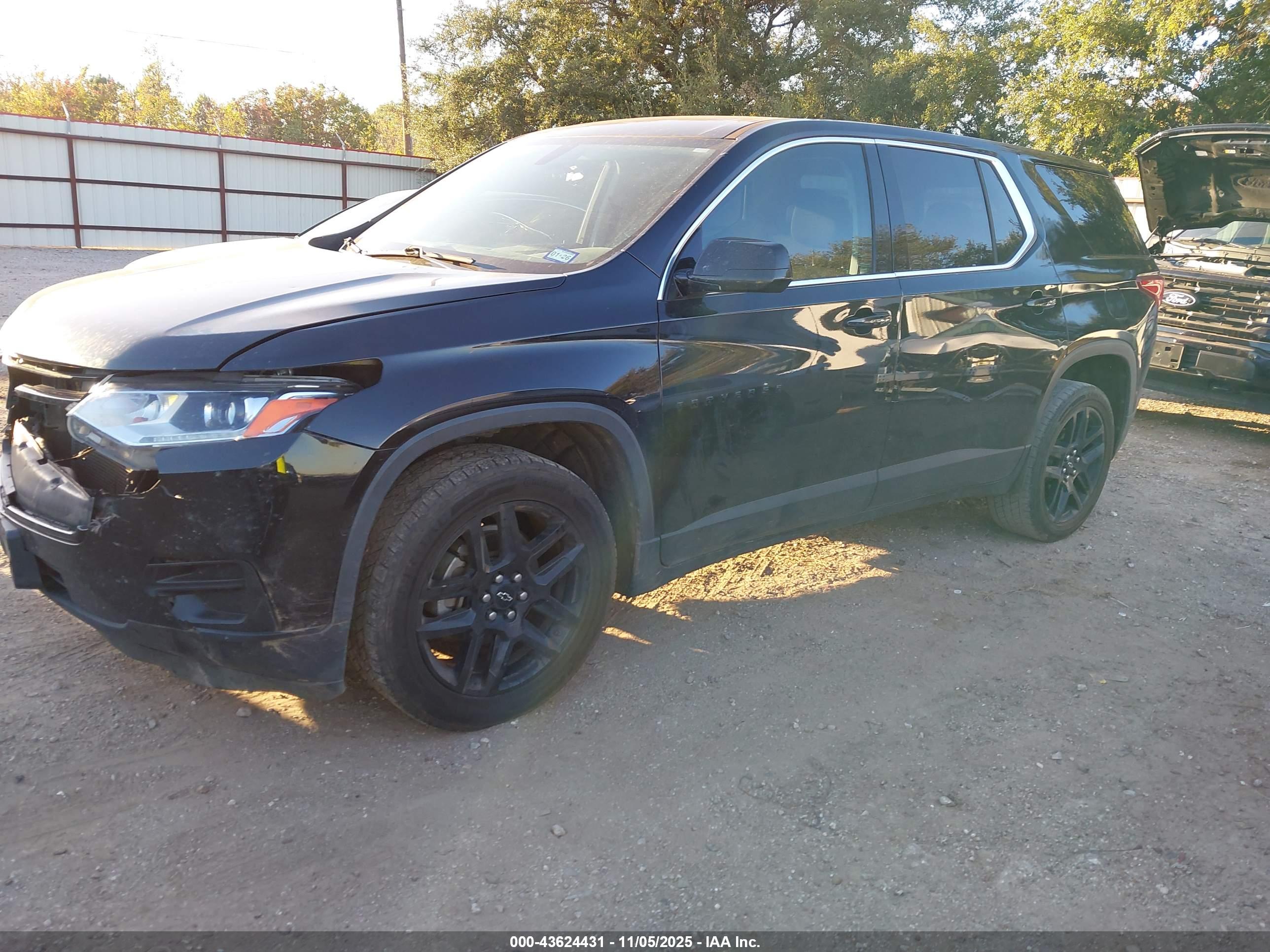 CHEVROLET TRAVERSE image 2