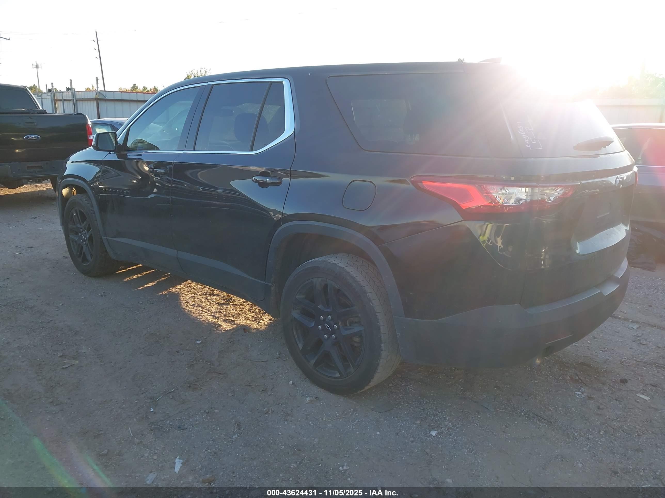 CHEVROLET TRAVERSE image 3