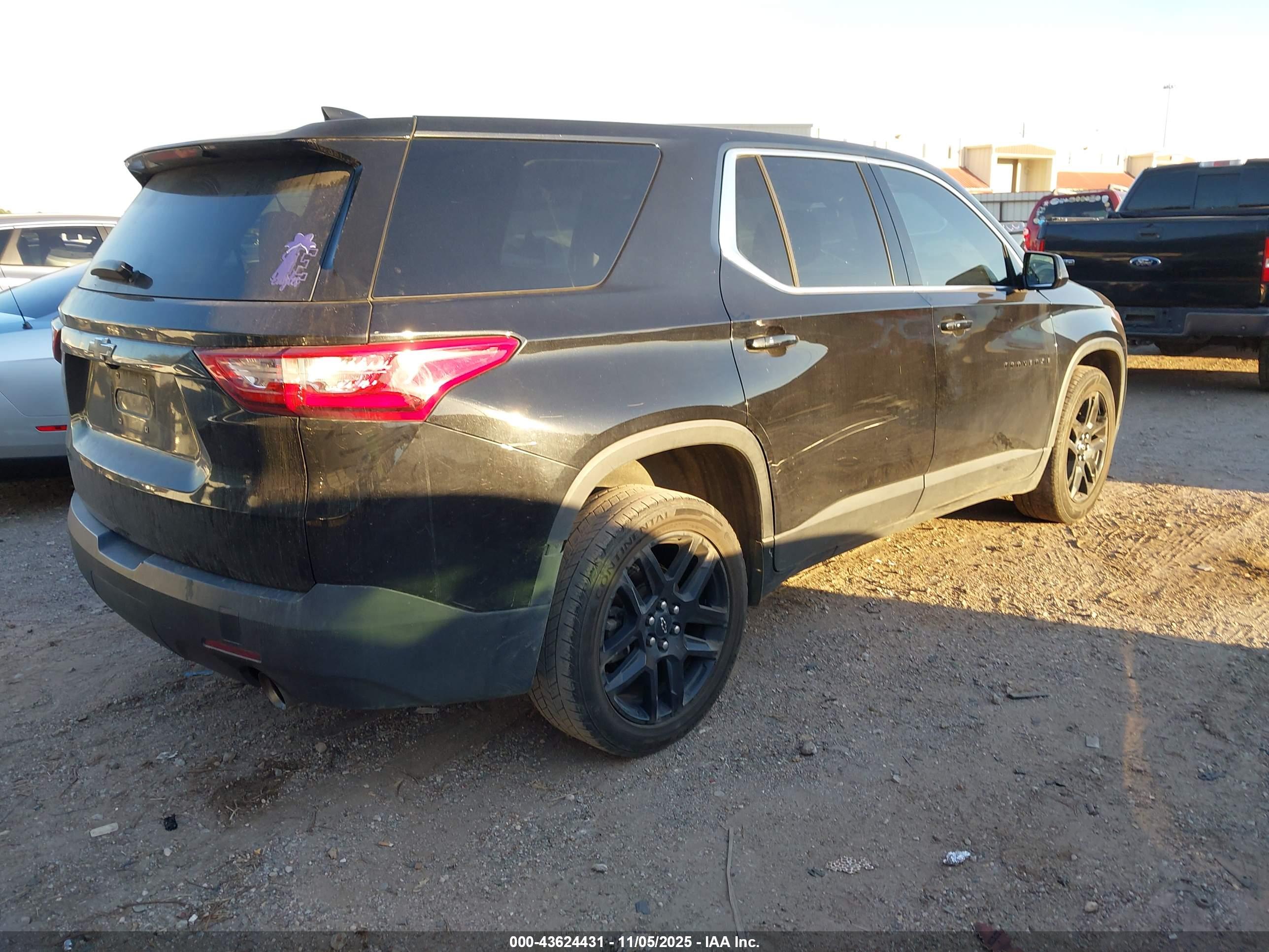 CHEVROLET TRAVERSE image 4