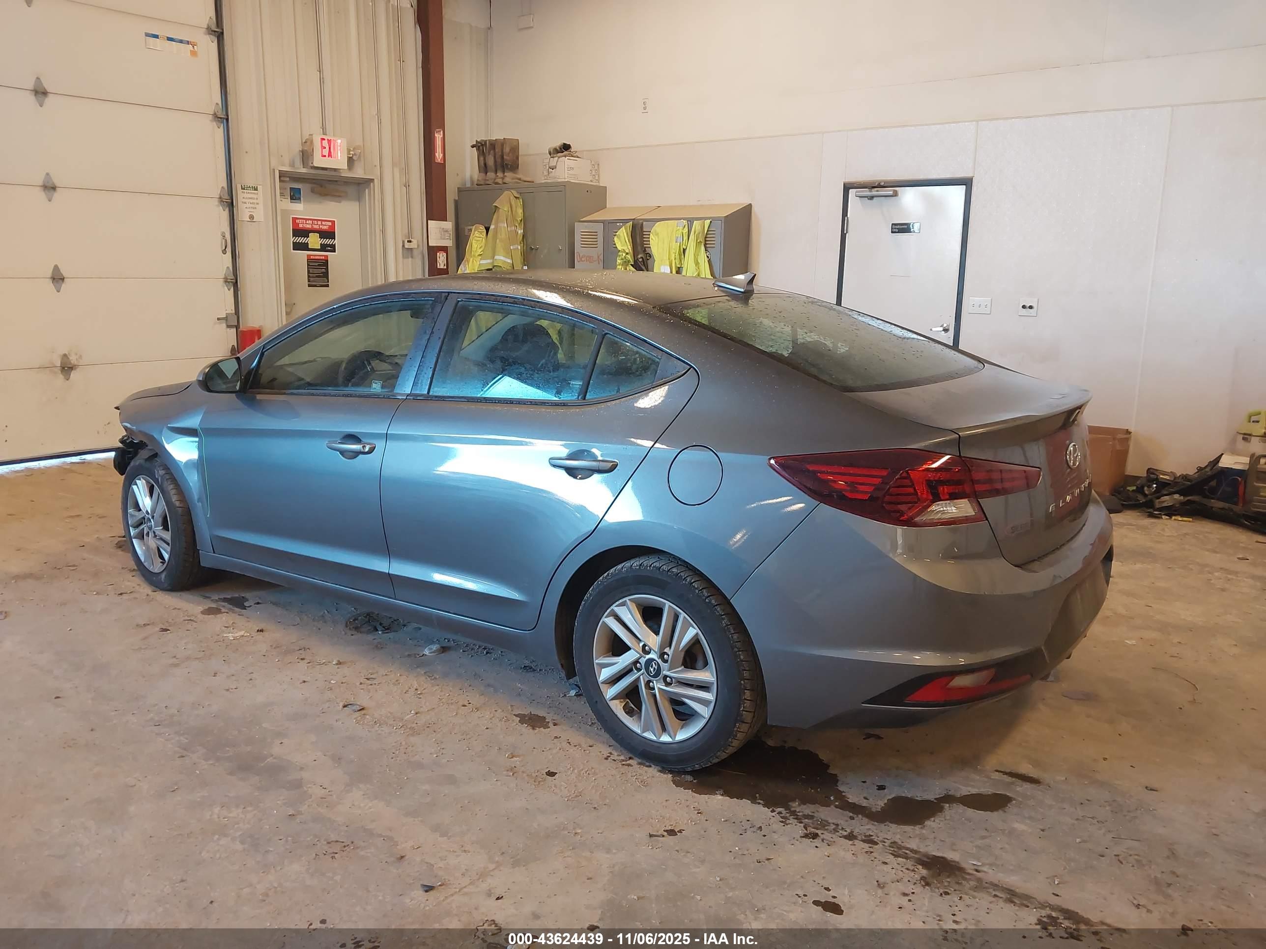 HYUNDAI ELANTRA image 3