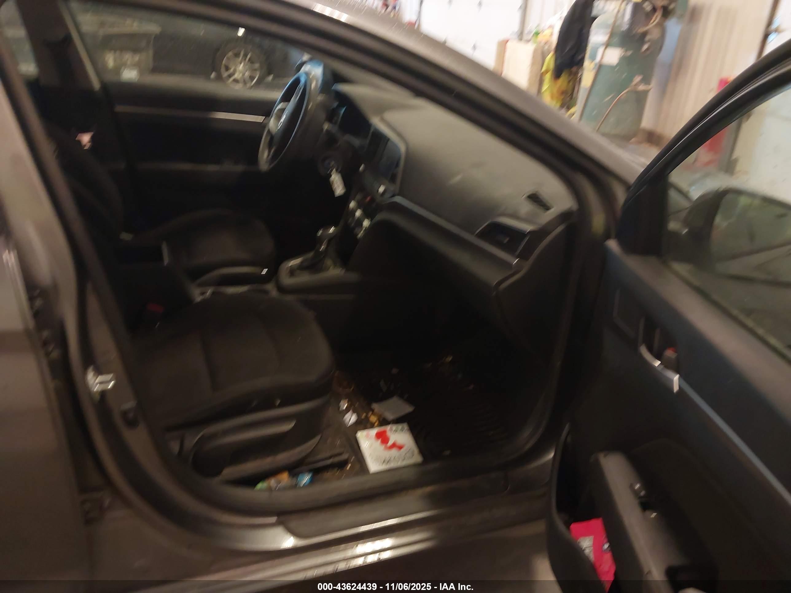 HYUNDAI ELANTRA image 5