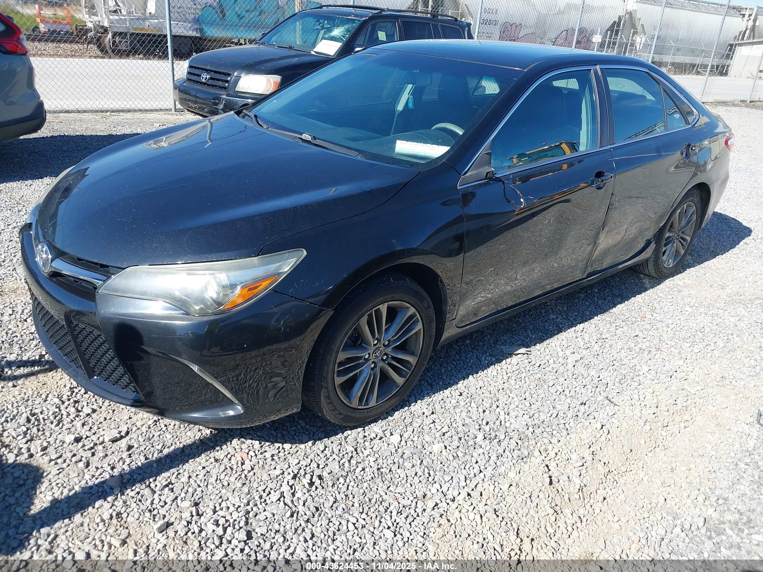 TOYOTA CAMRY image 2