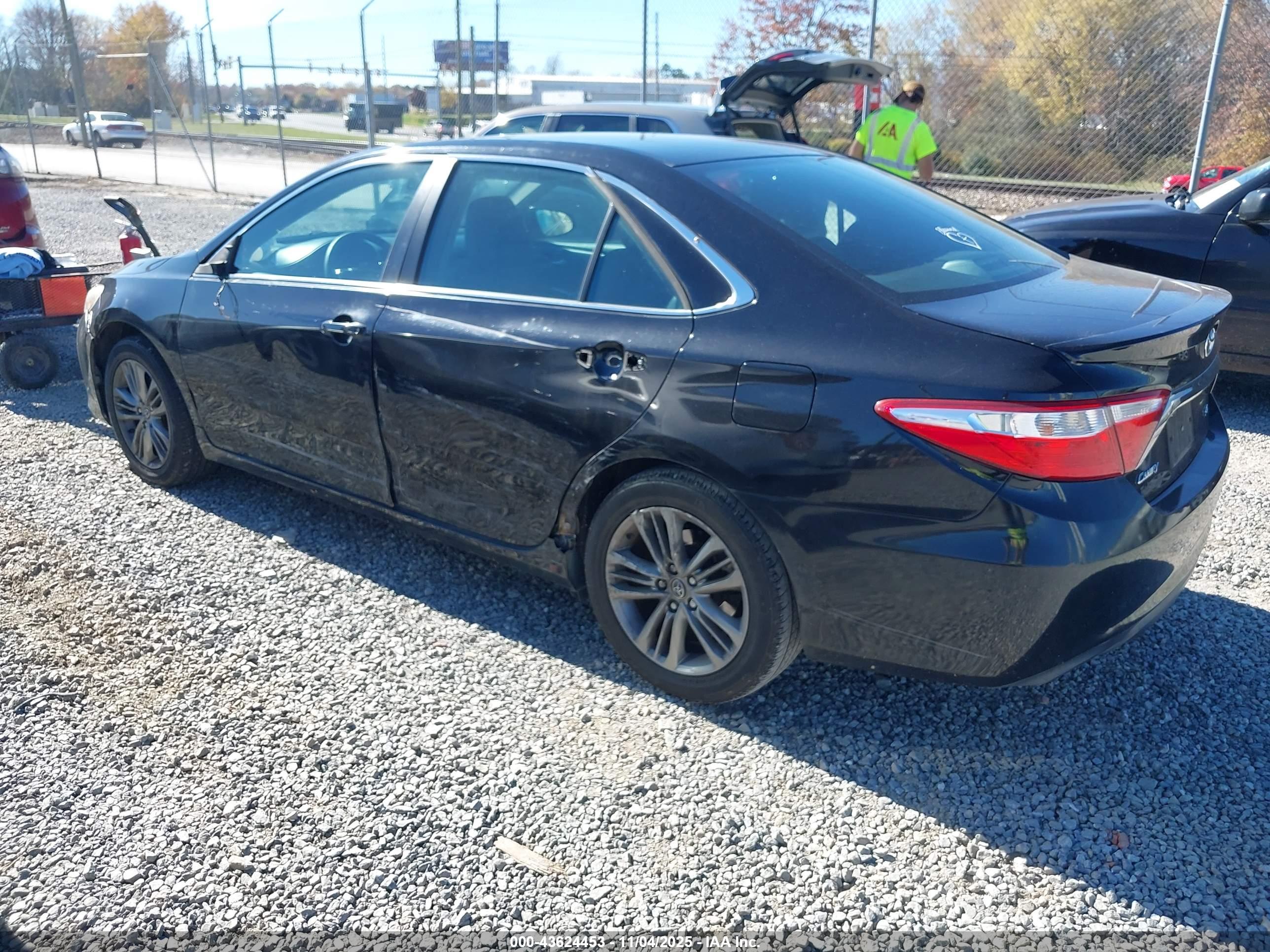 TOYOTA CAMRY image 3