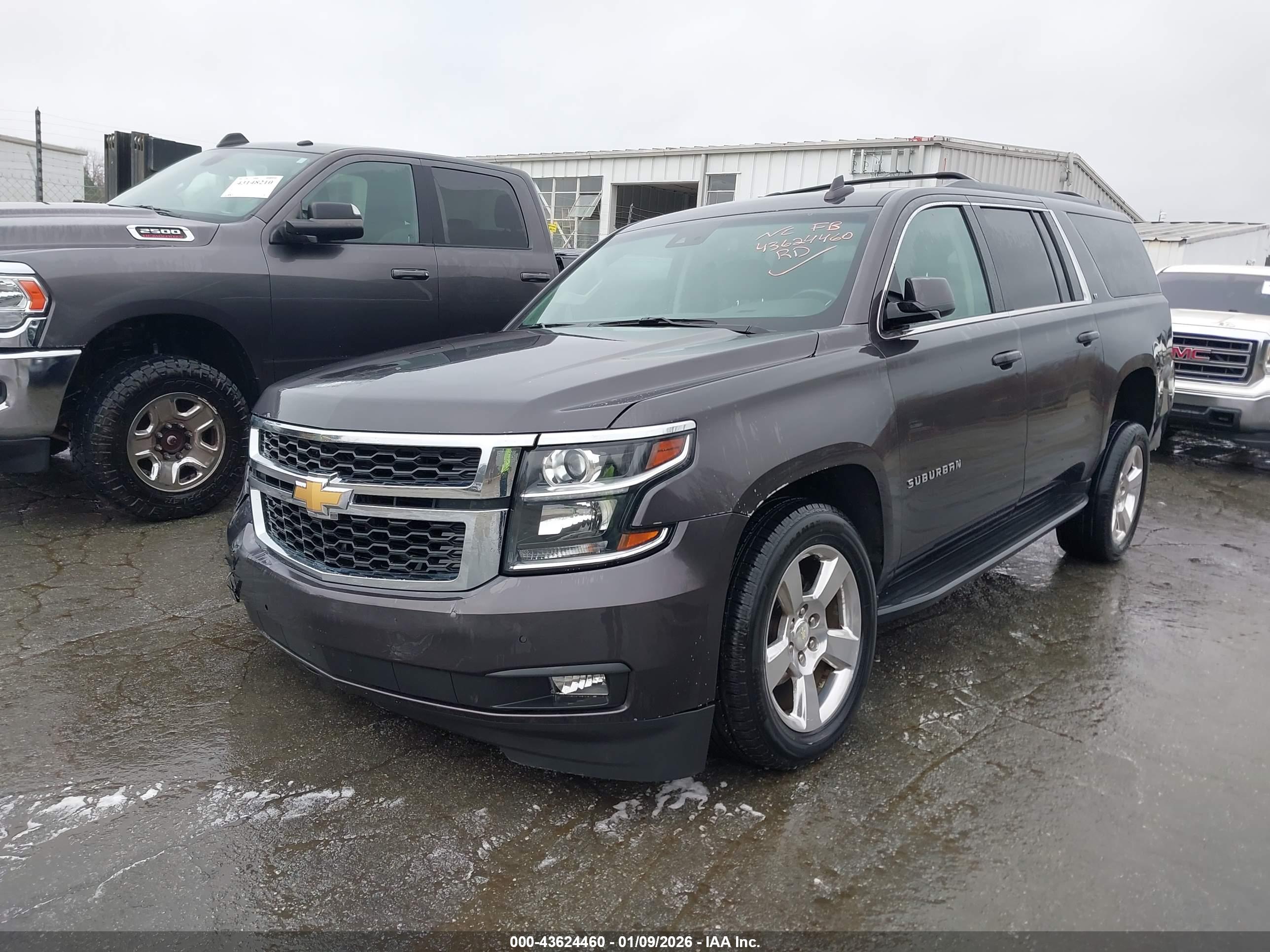 CHEVROLET SUBURBAN image 2