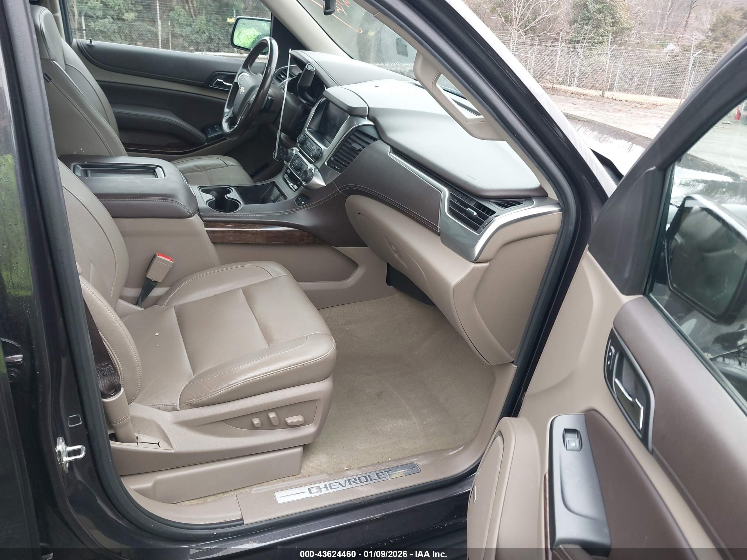 CHEVROLET SUBURBAN image 5