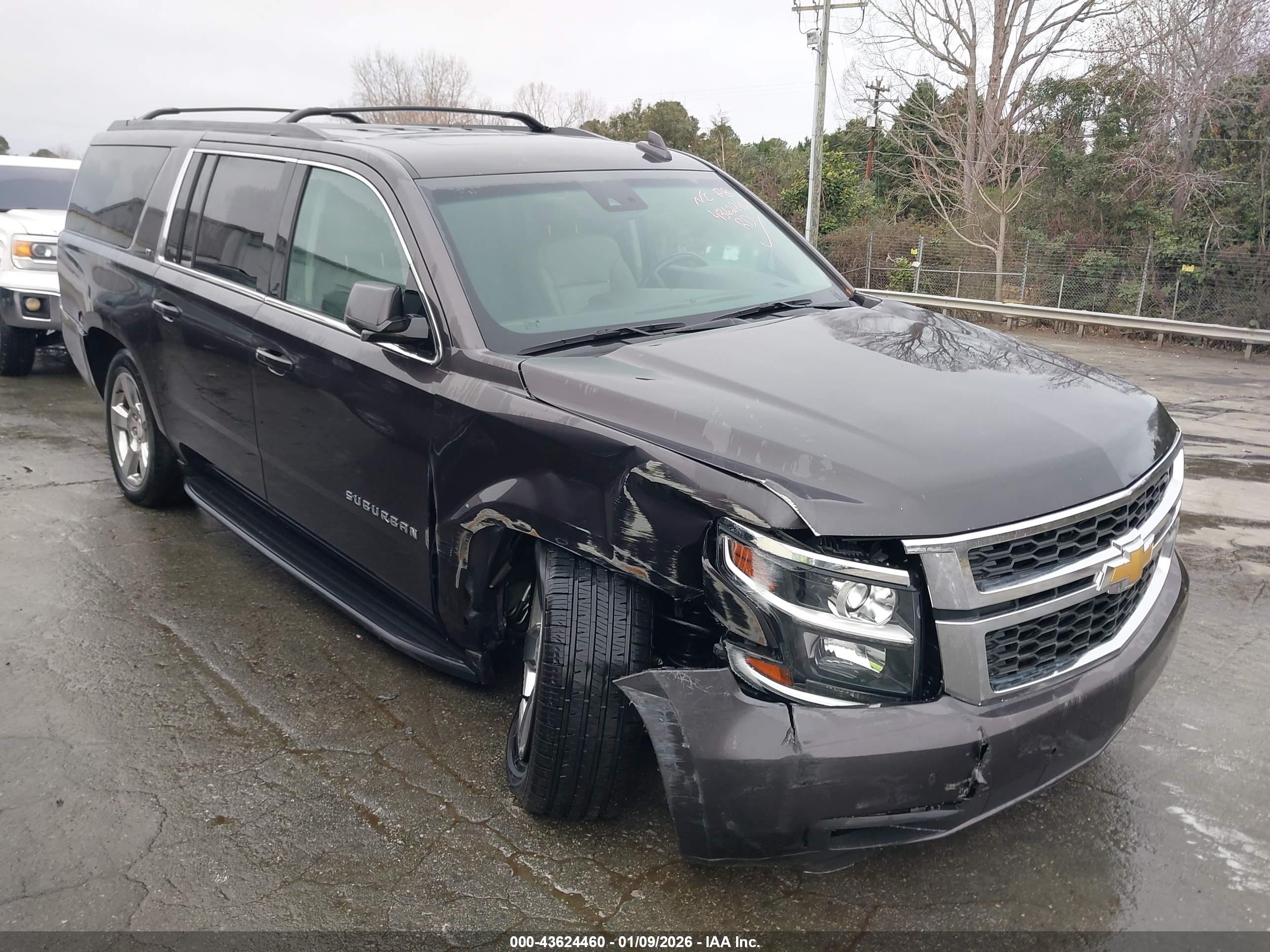CHEVROLET SUBURBAN image 6