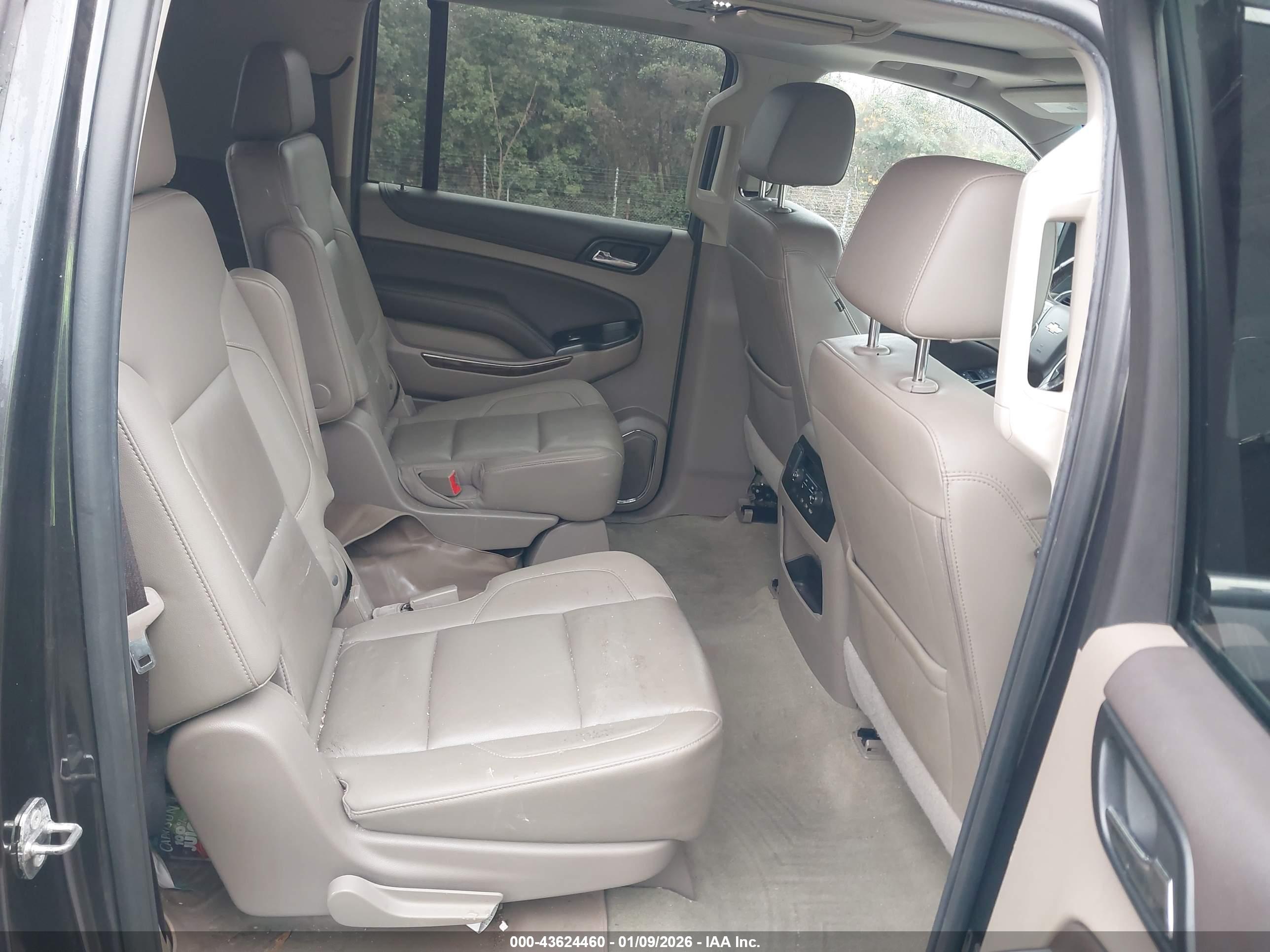 CHEVROLET SUBURBAN image 8