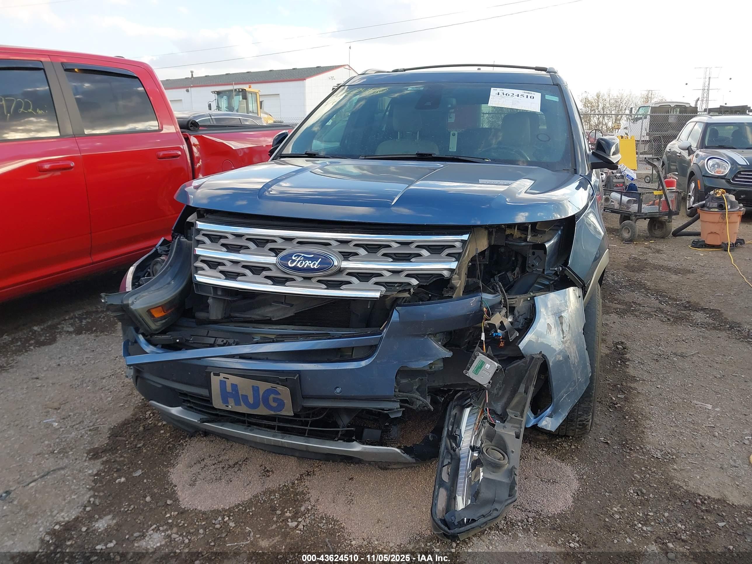FORD EXPLORER image 6