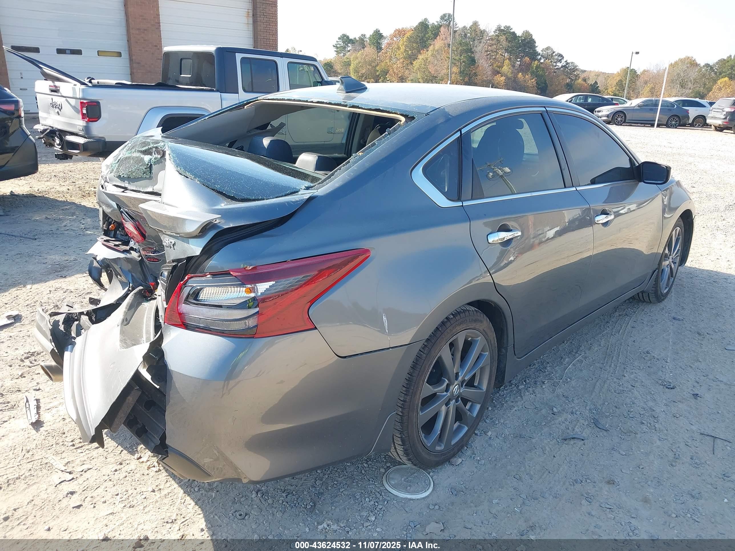 NISSAN ALTIMA image 4
