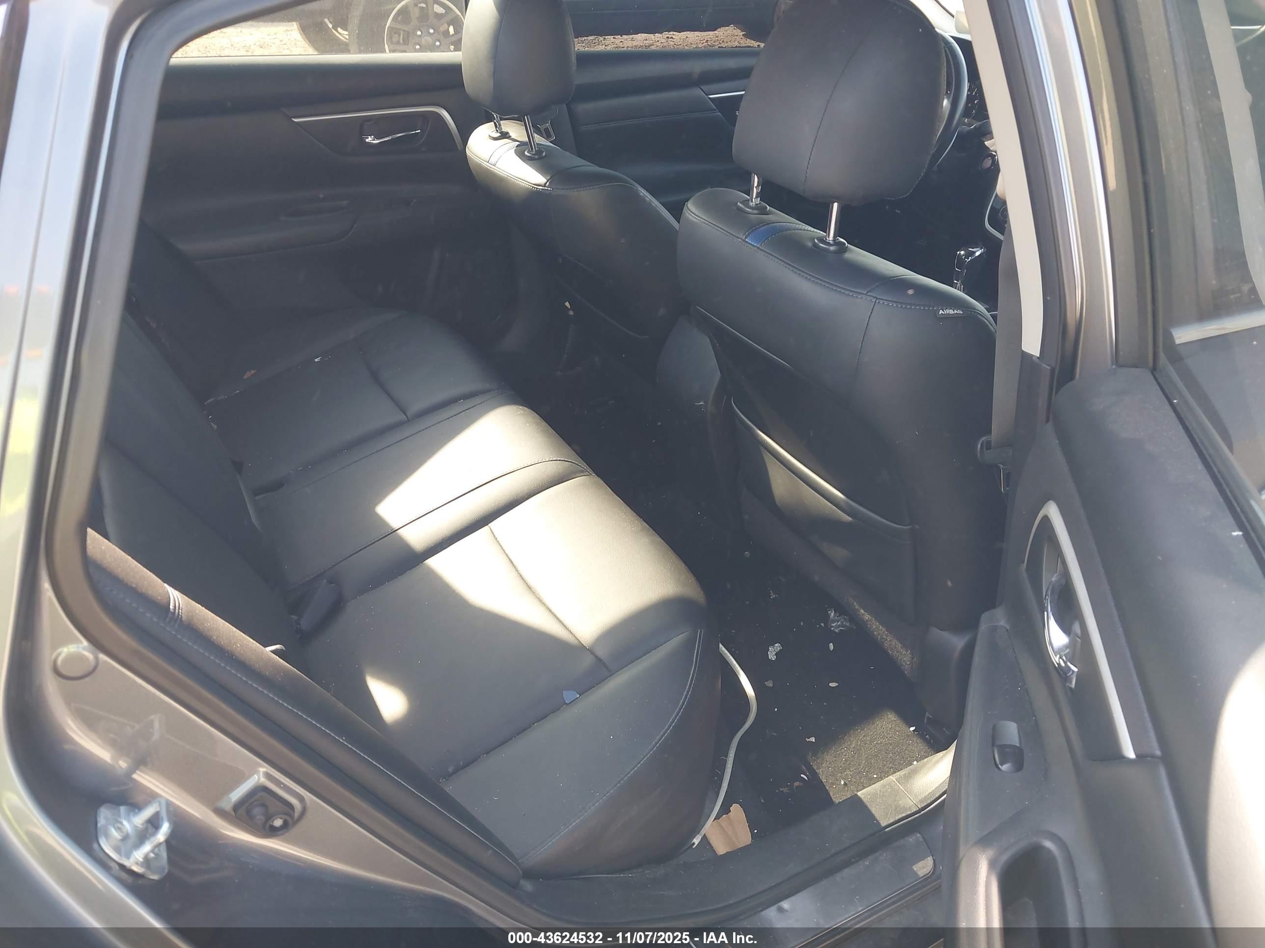 NISSAN ALTIMA image 8