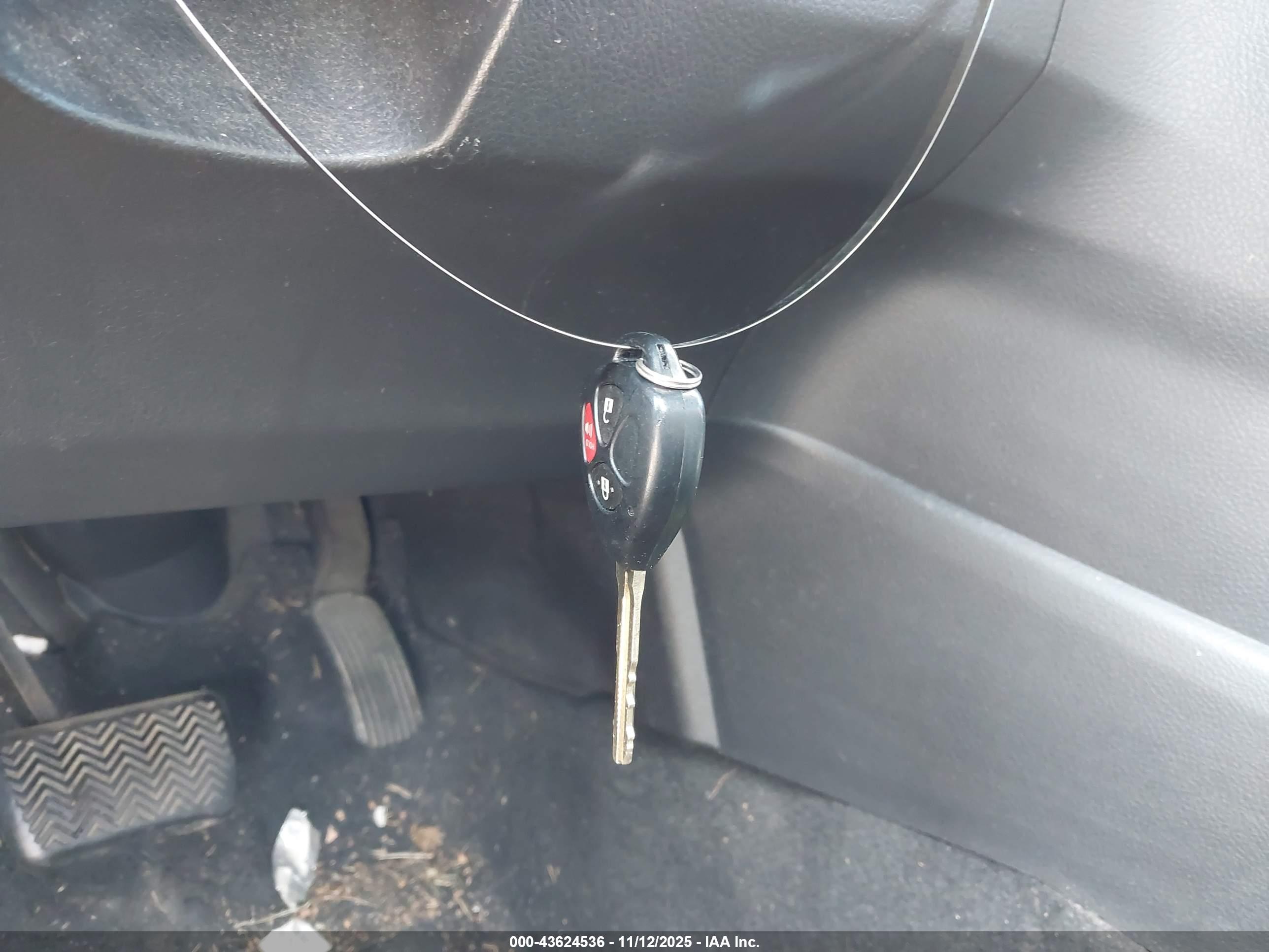PONTIAC VIBE image 11