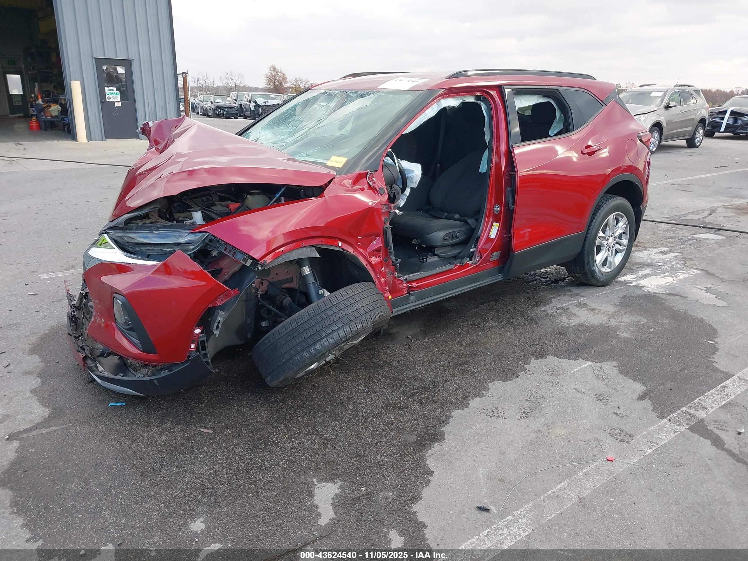CHEVROLET BLAZER image 2