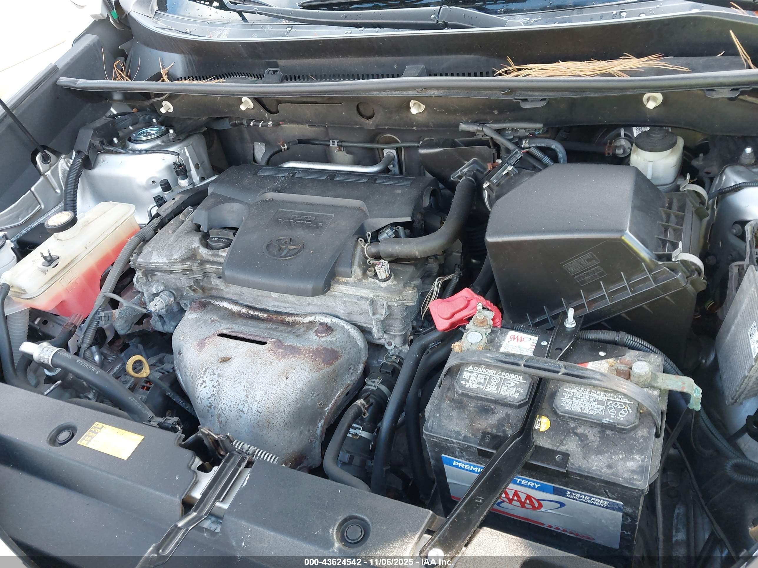 TOYOTA RAV4 image 10