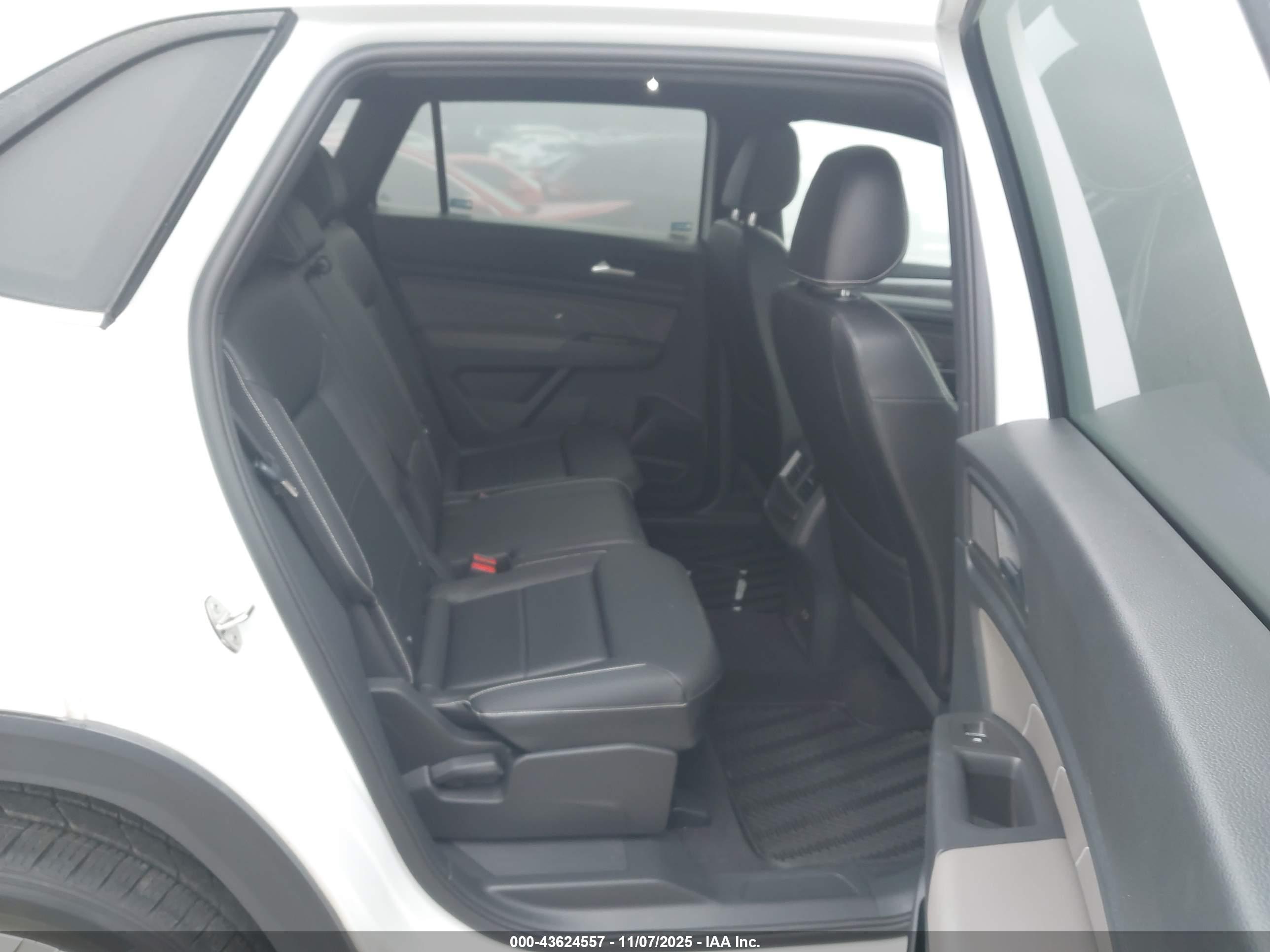 VOLKSWAGEN ATLAS image 8