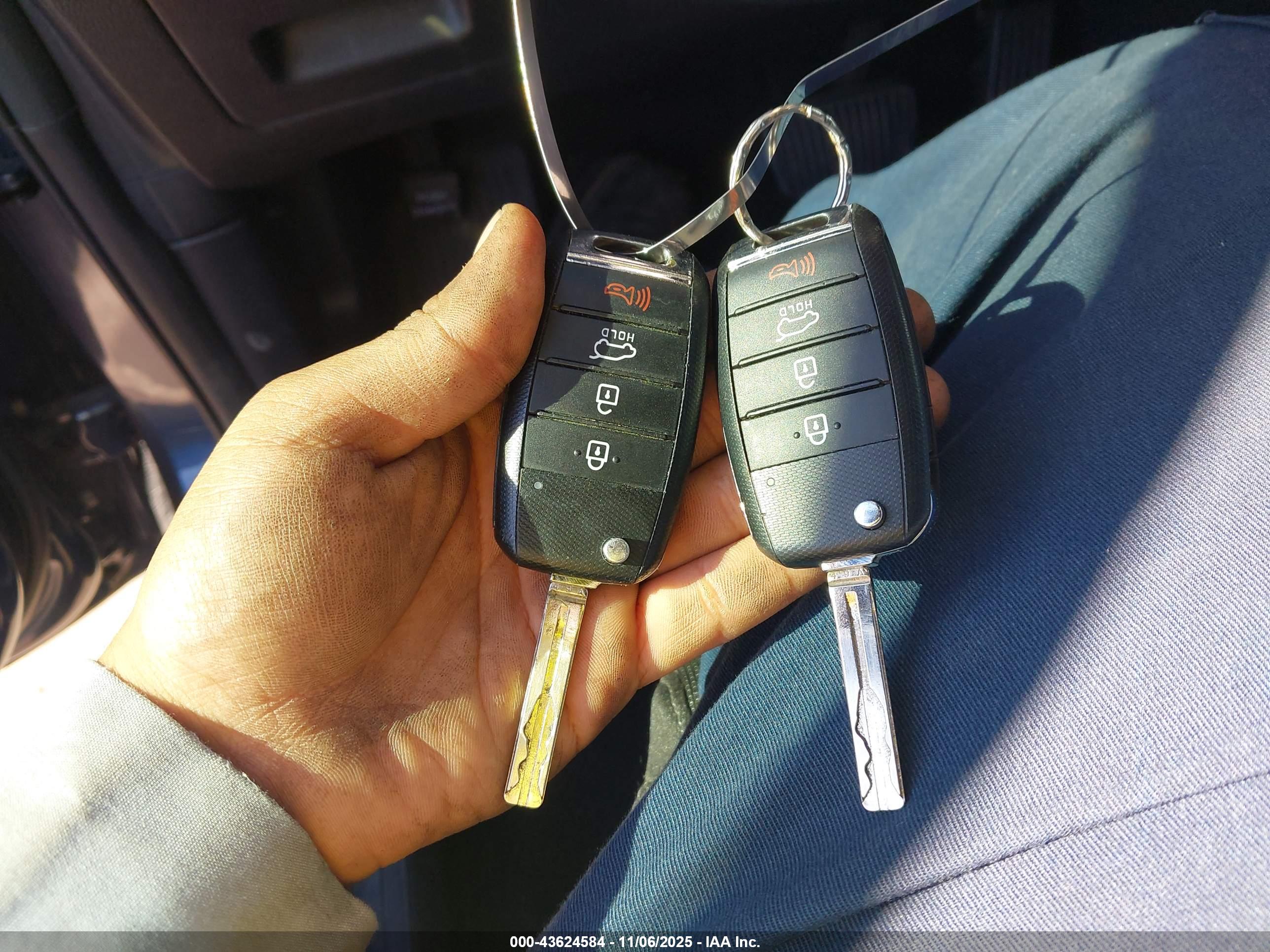 KIA SPORTAGE image 11