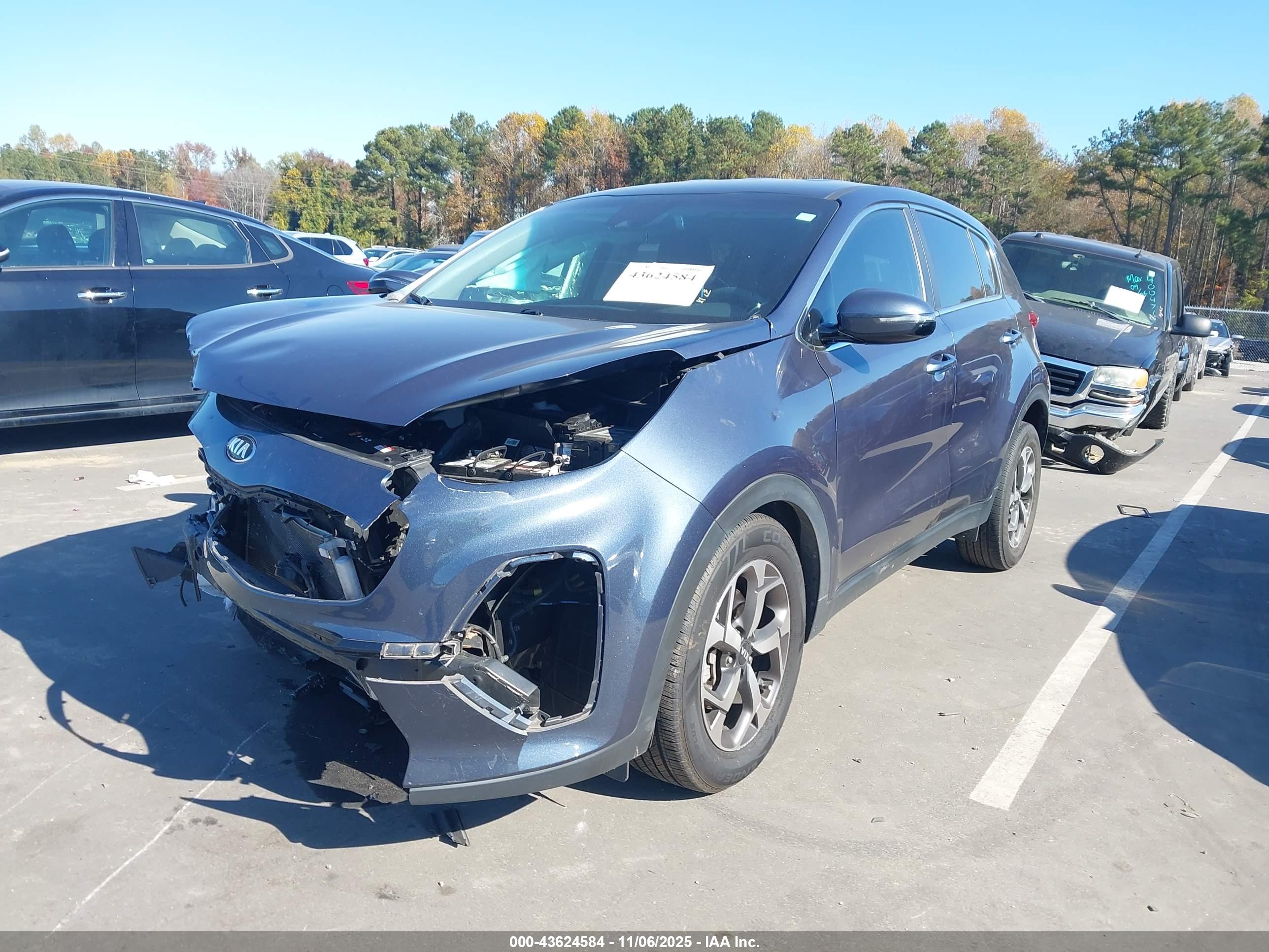 KIA SPORTAGE image 2