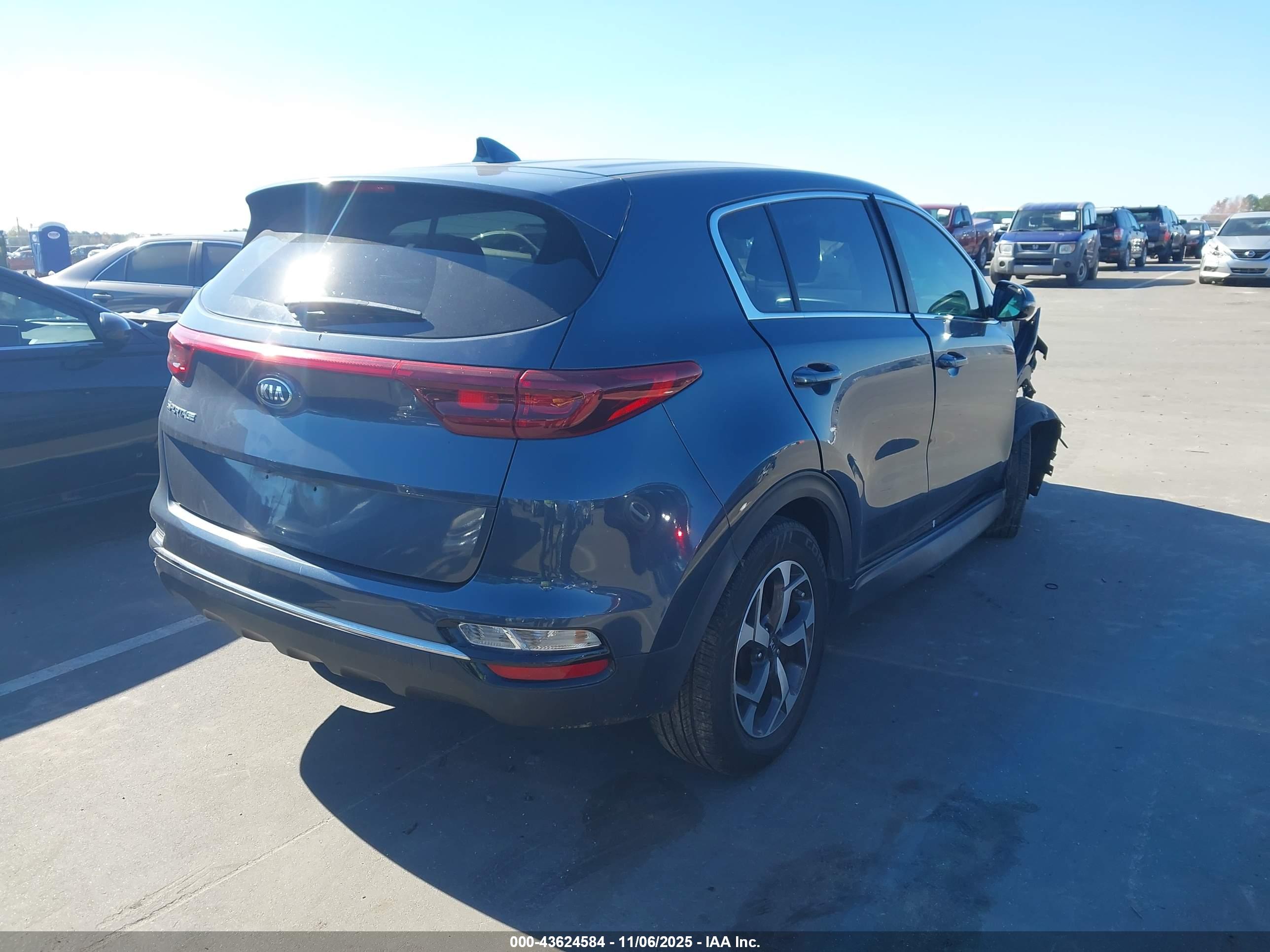 KIA SPORTAGE image 4