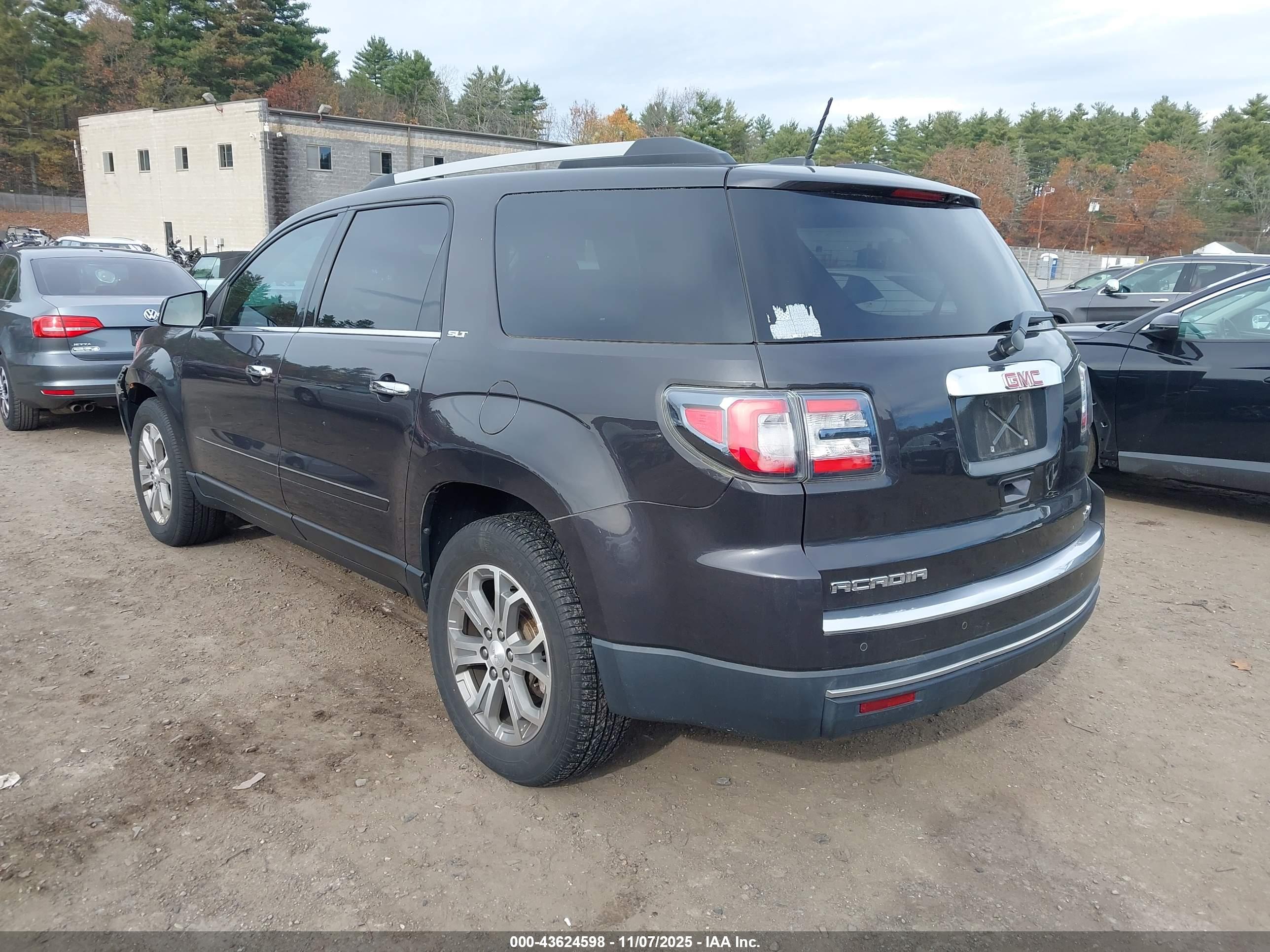 GMC ACADIA image 3
