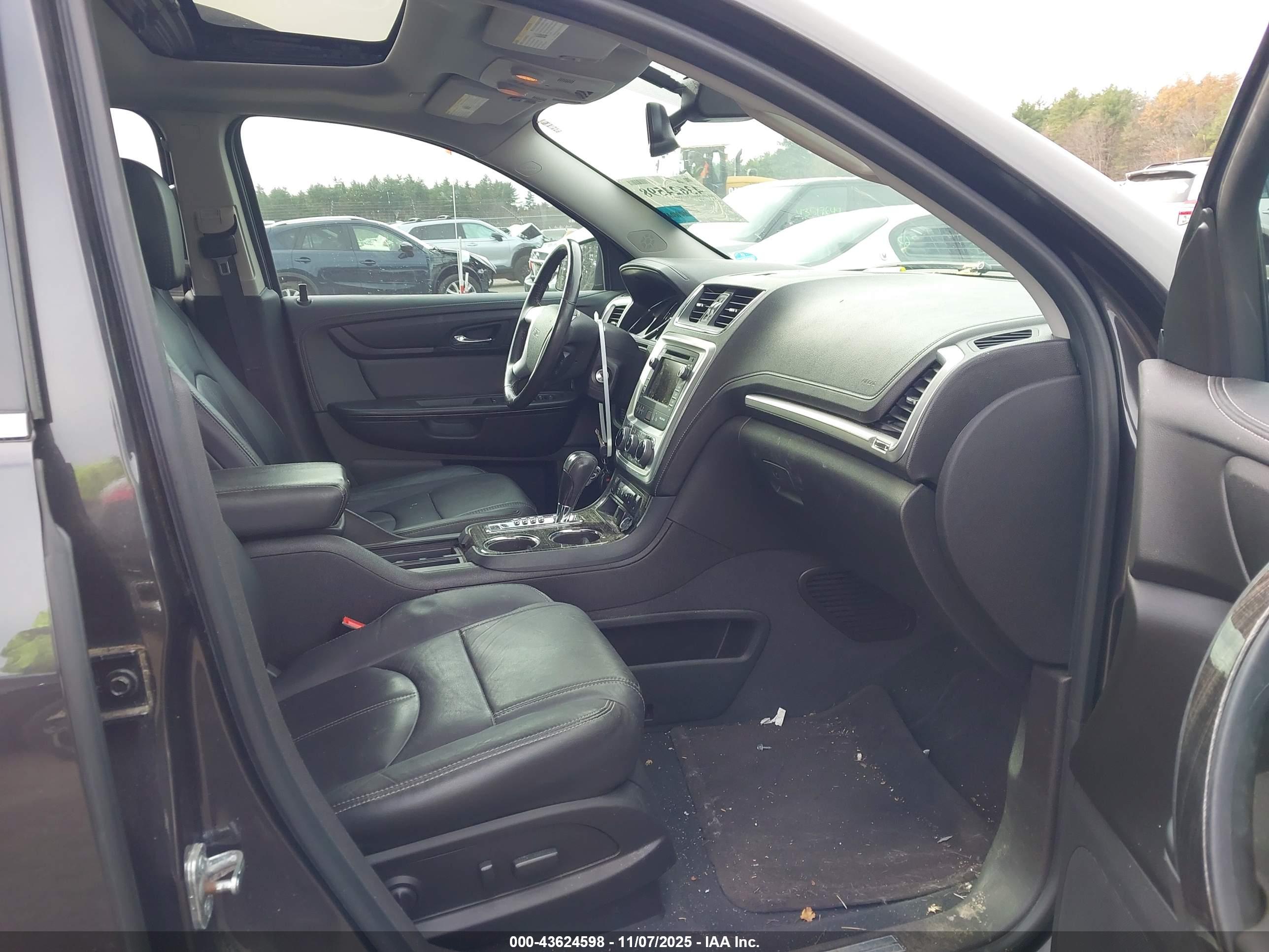 GMC ACADIA image 5