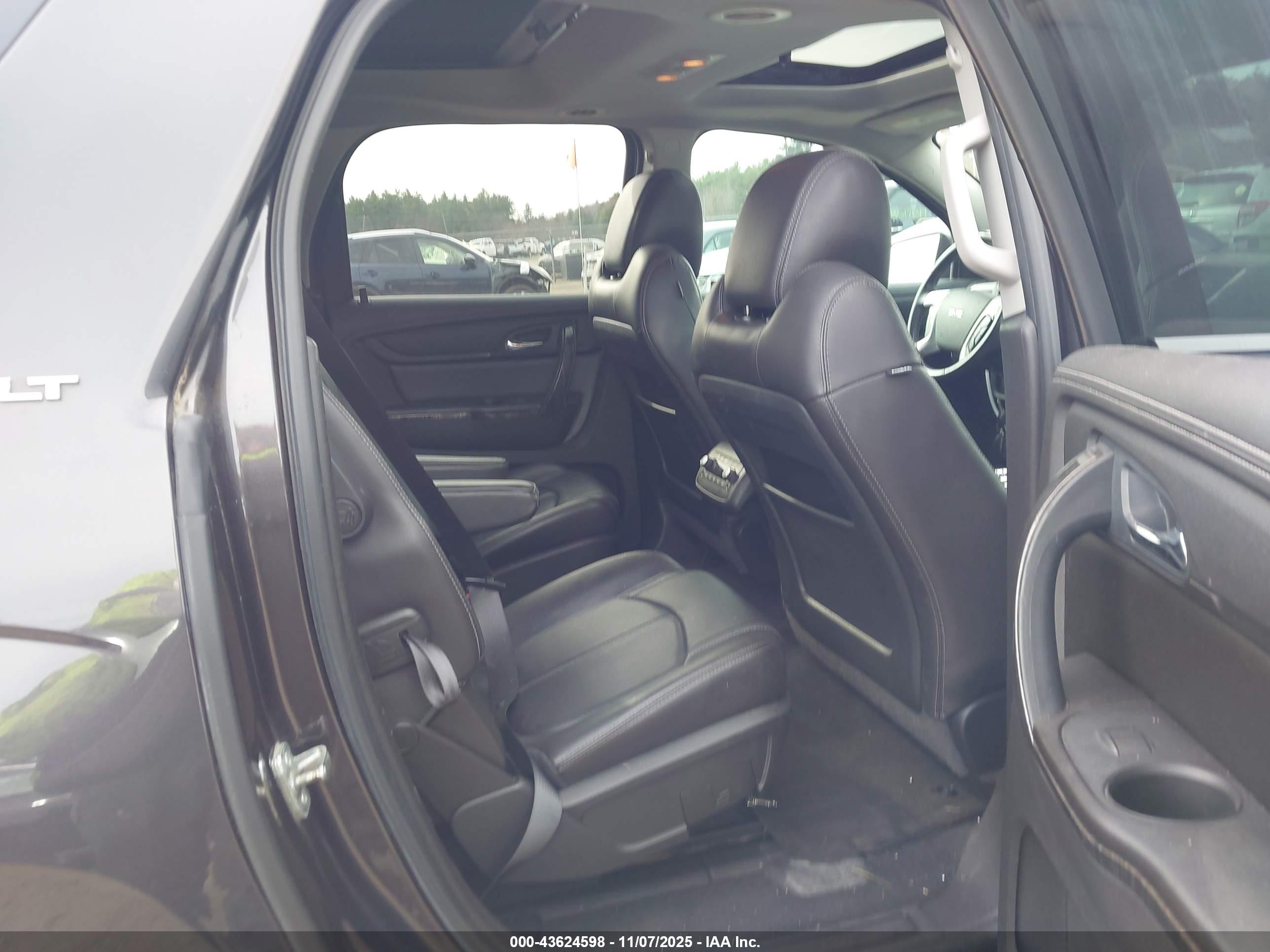 GMC ACADIA image 8