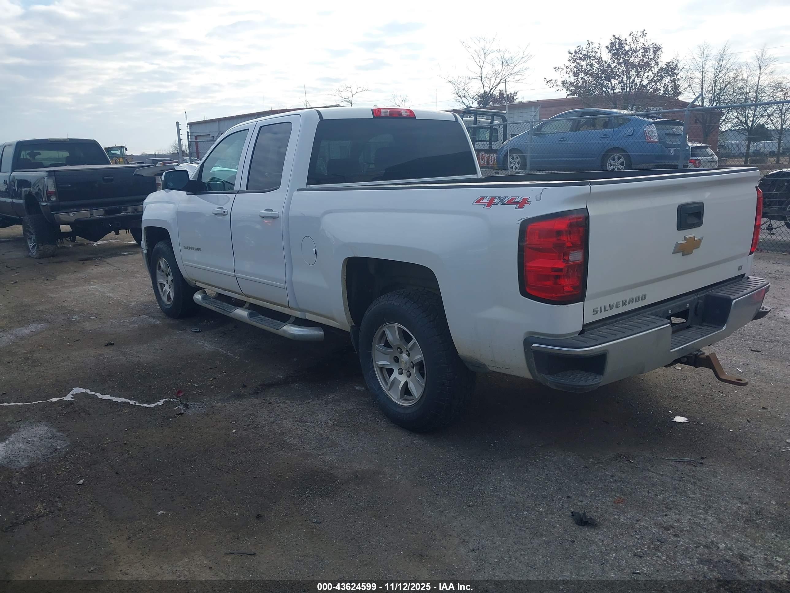 CHEVROLET SILVERADO image 3