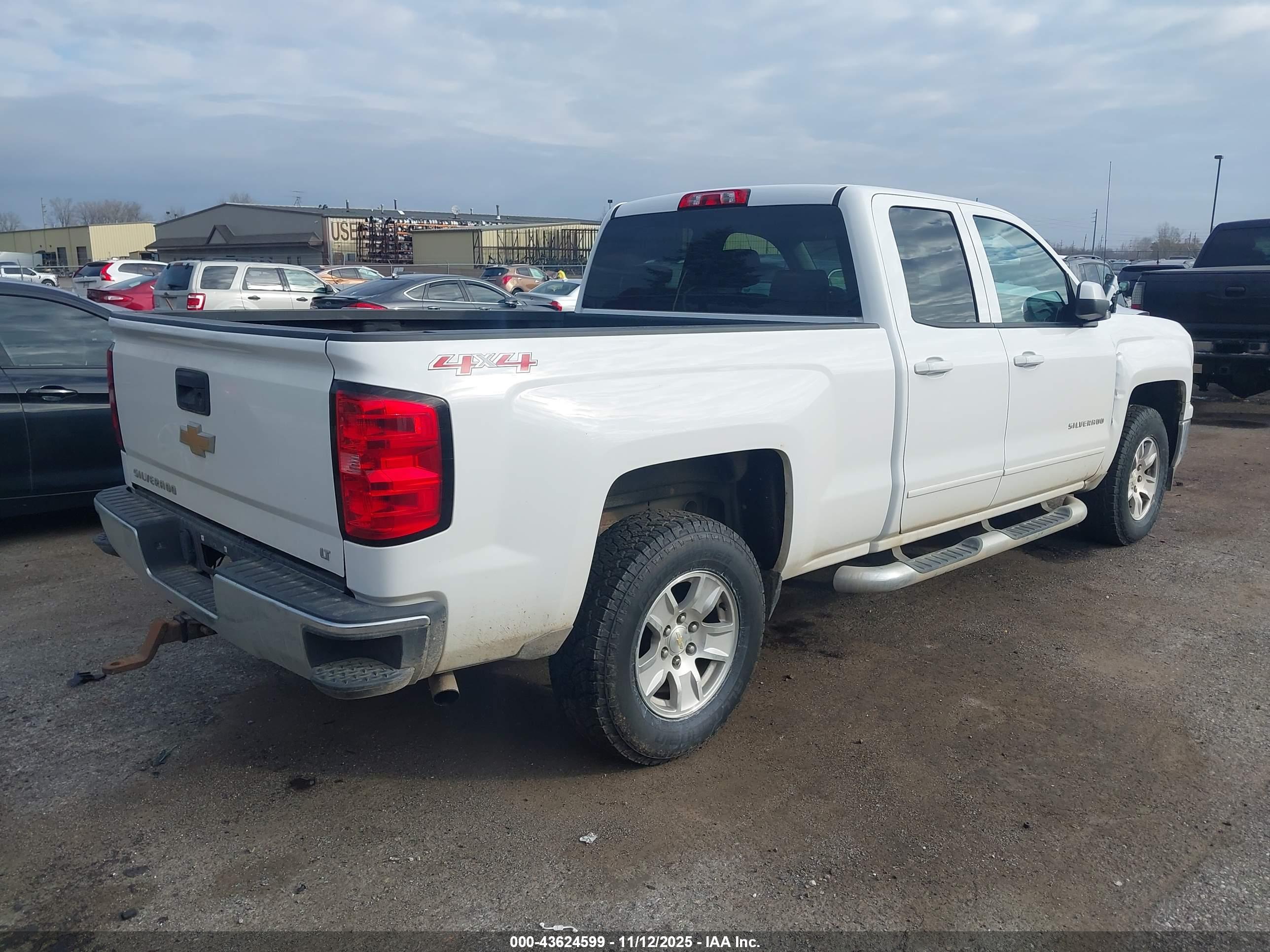 CHEVROLET SILVERADO image 4