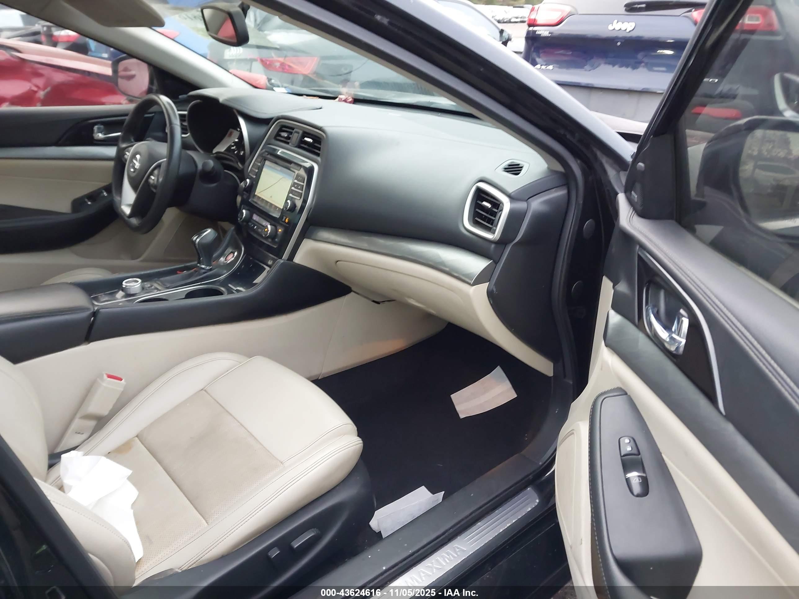 NISSAN MAXIMA image 5