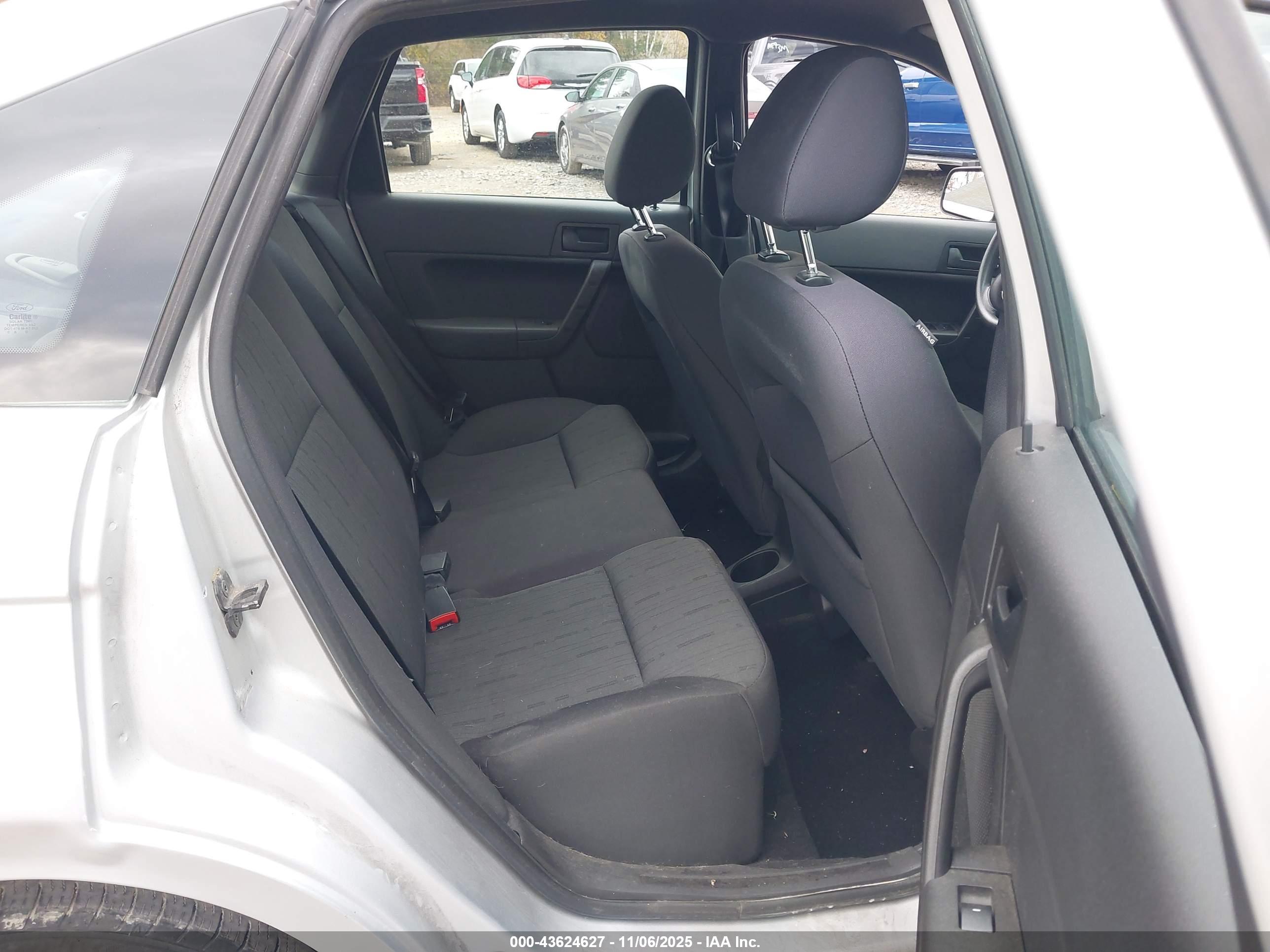 FORD FOCUS image 8