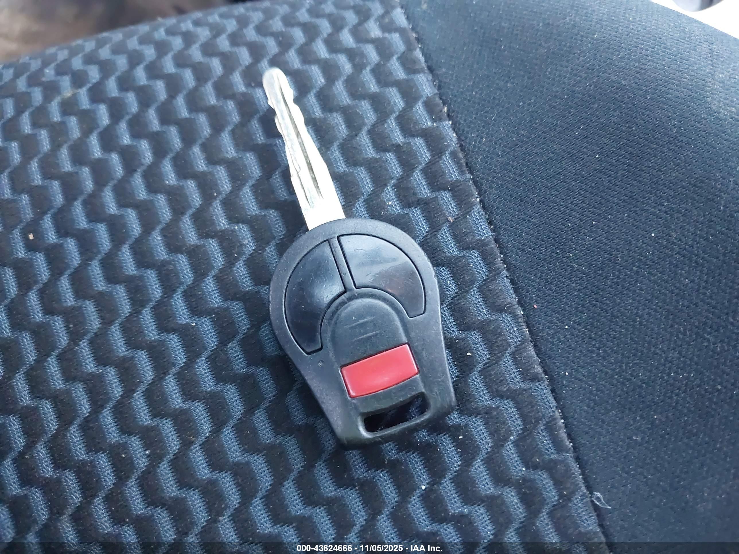 NISSAN VERSA image 11