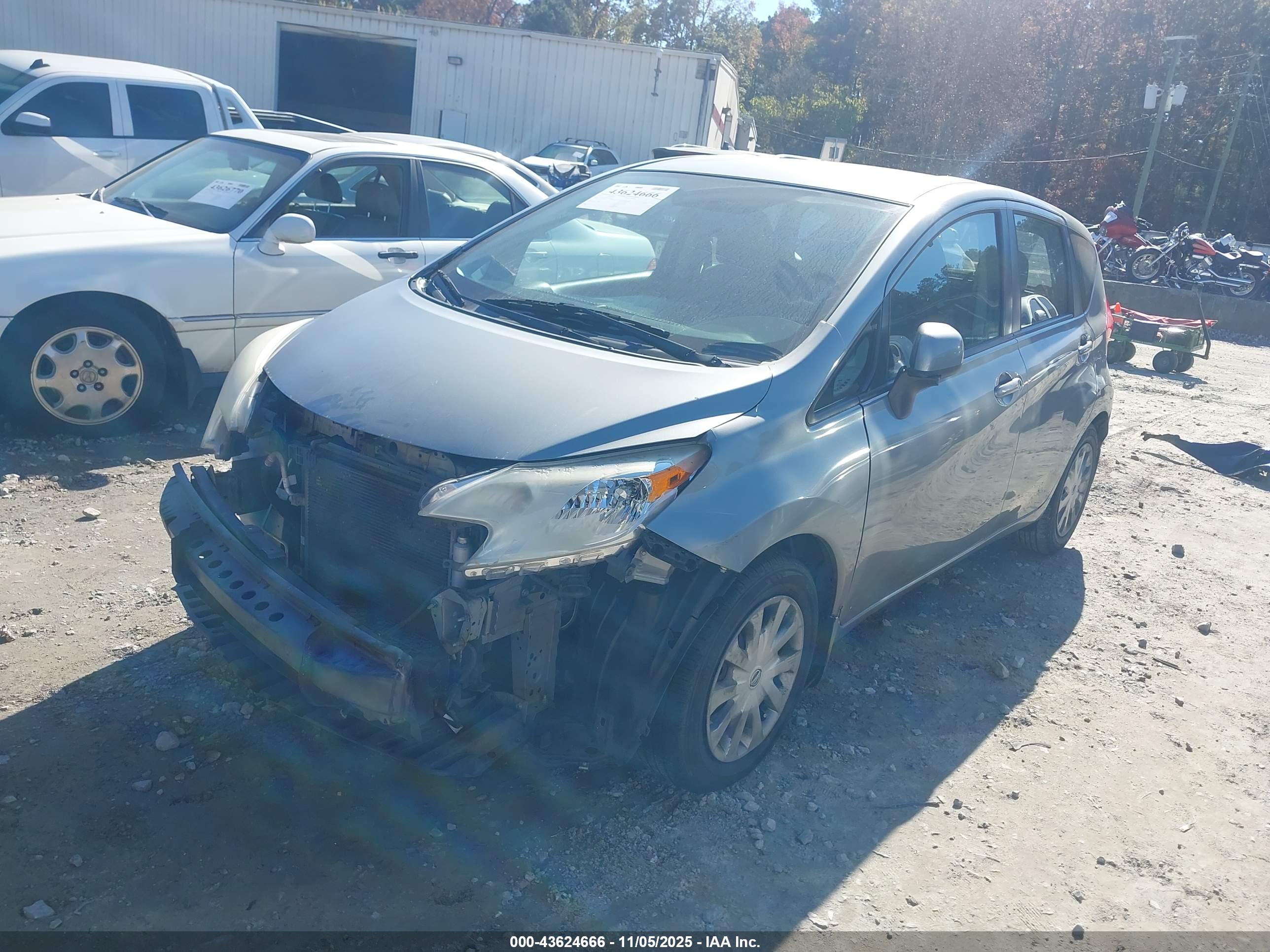 NISSAN VERSA image 2