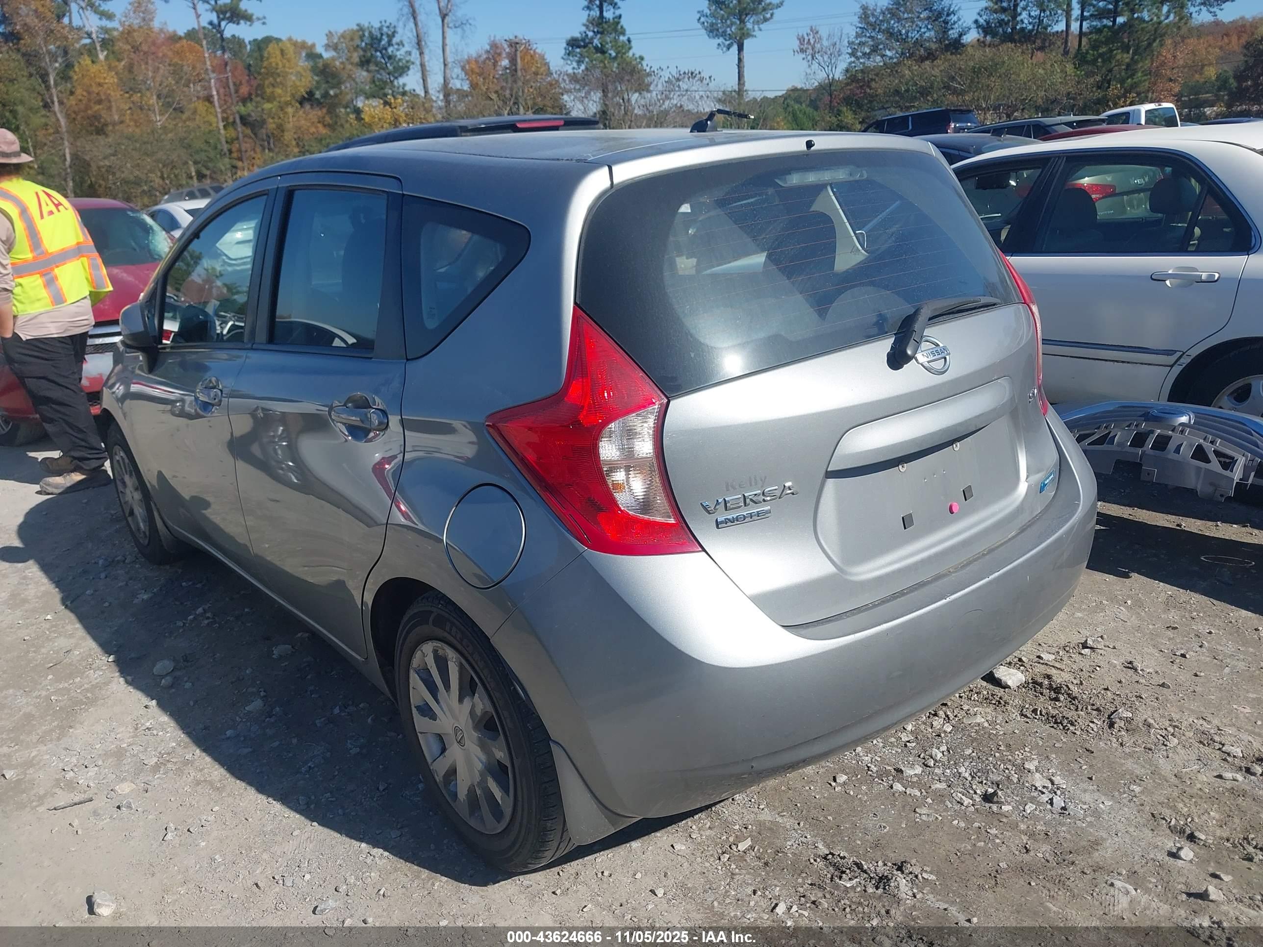NISSAN VERSA image 3