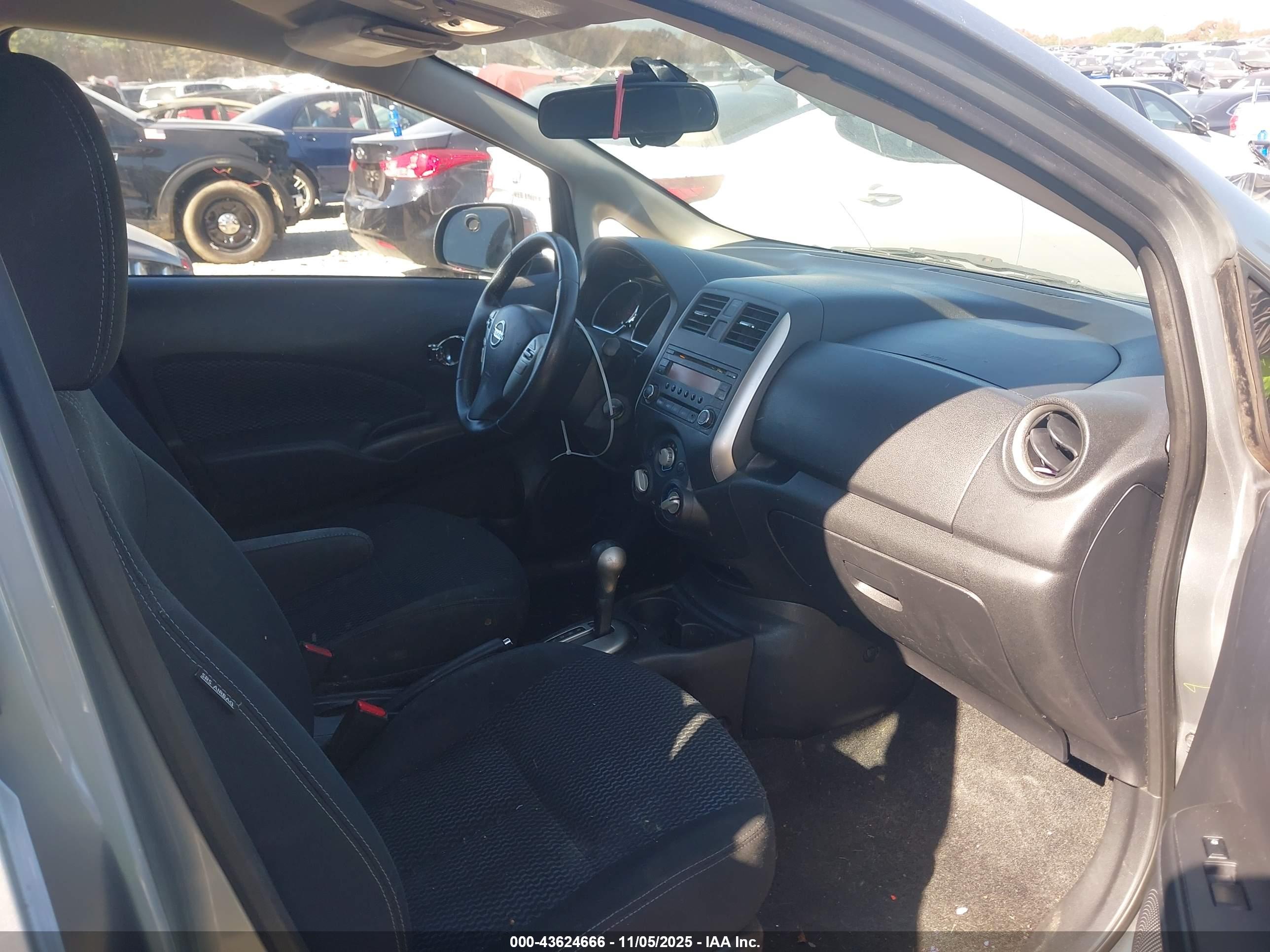 NISSAN VERSA image 5