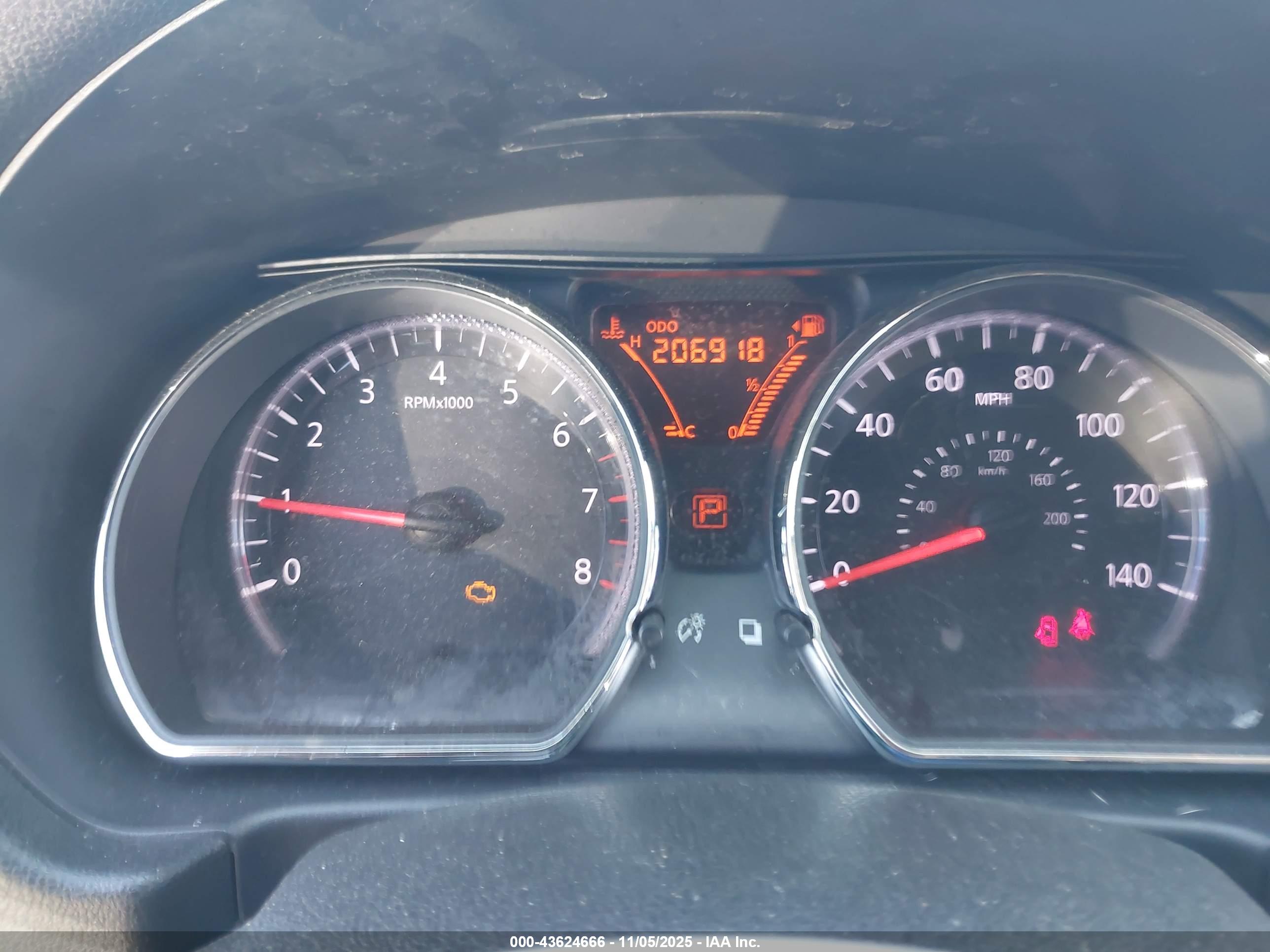 NISSAN VERSA image 7