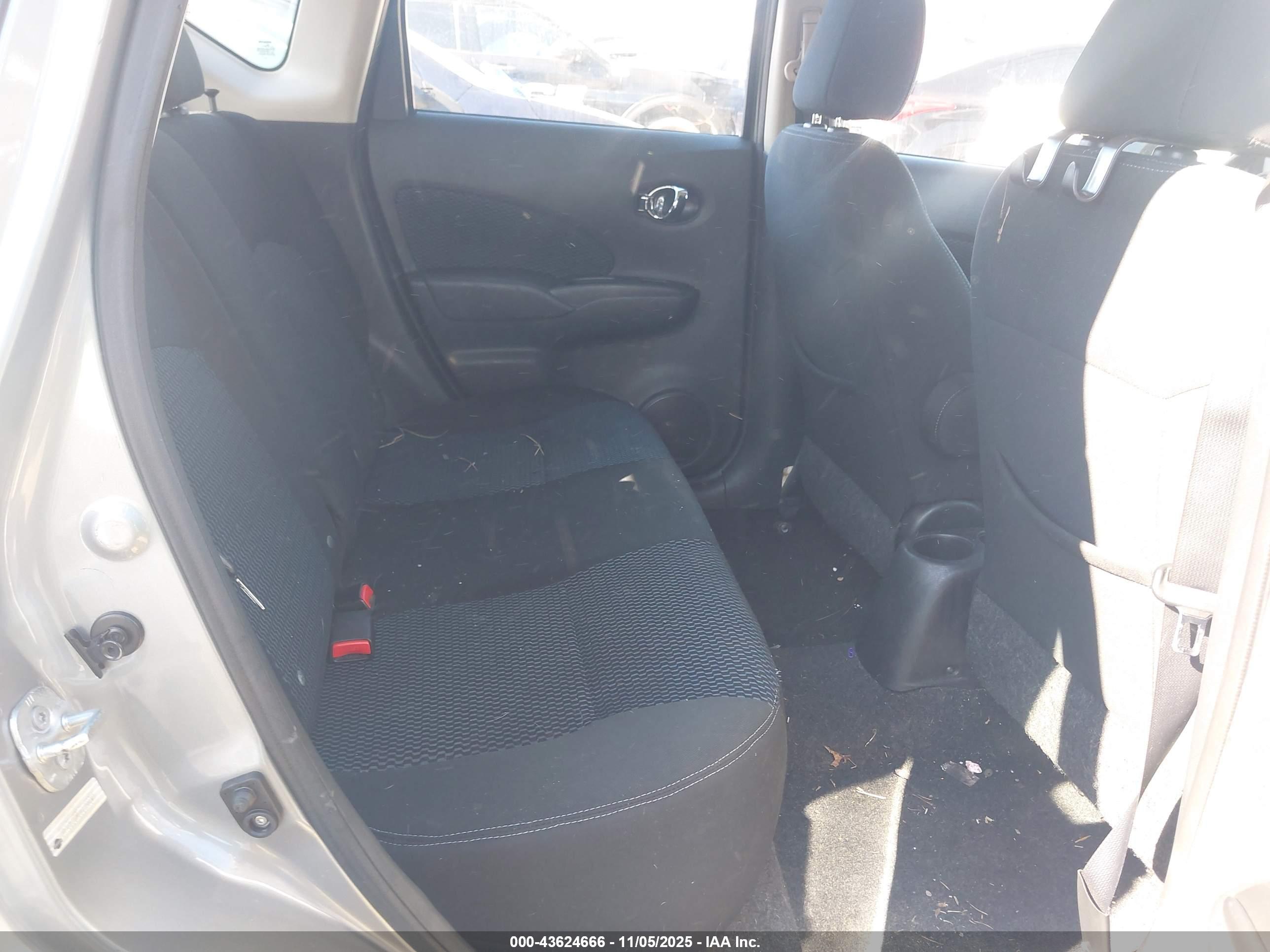 NISSAN VERSA image 8
