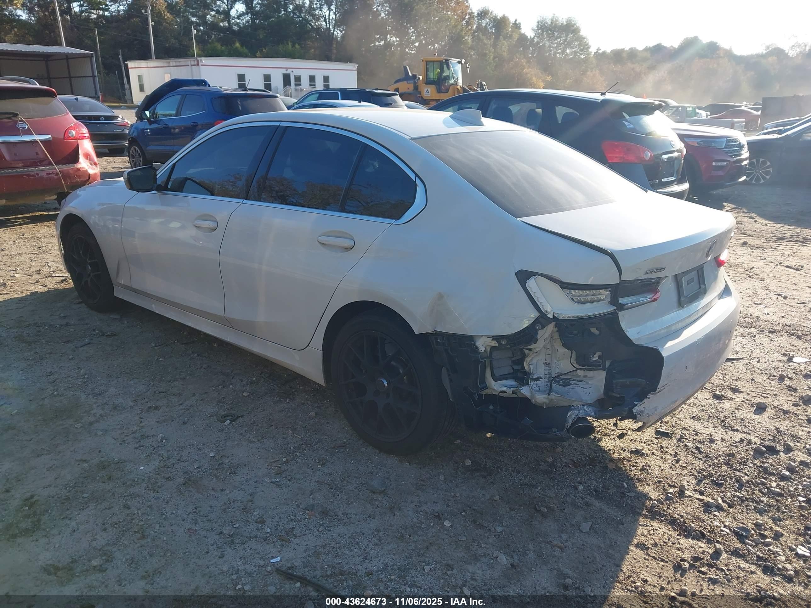 BMW 330I image 3